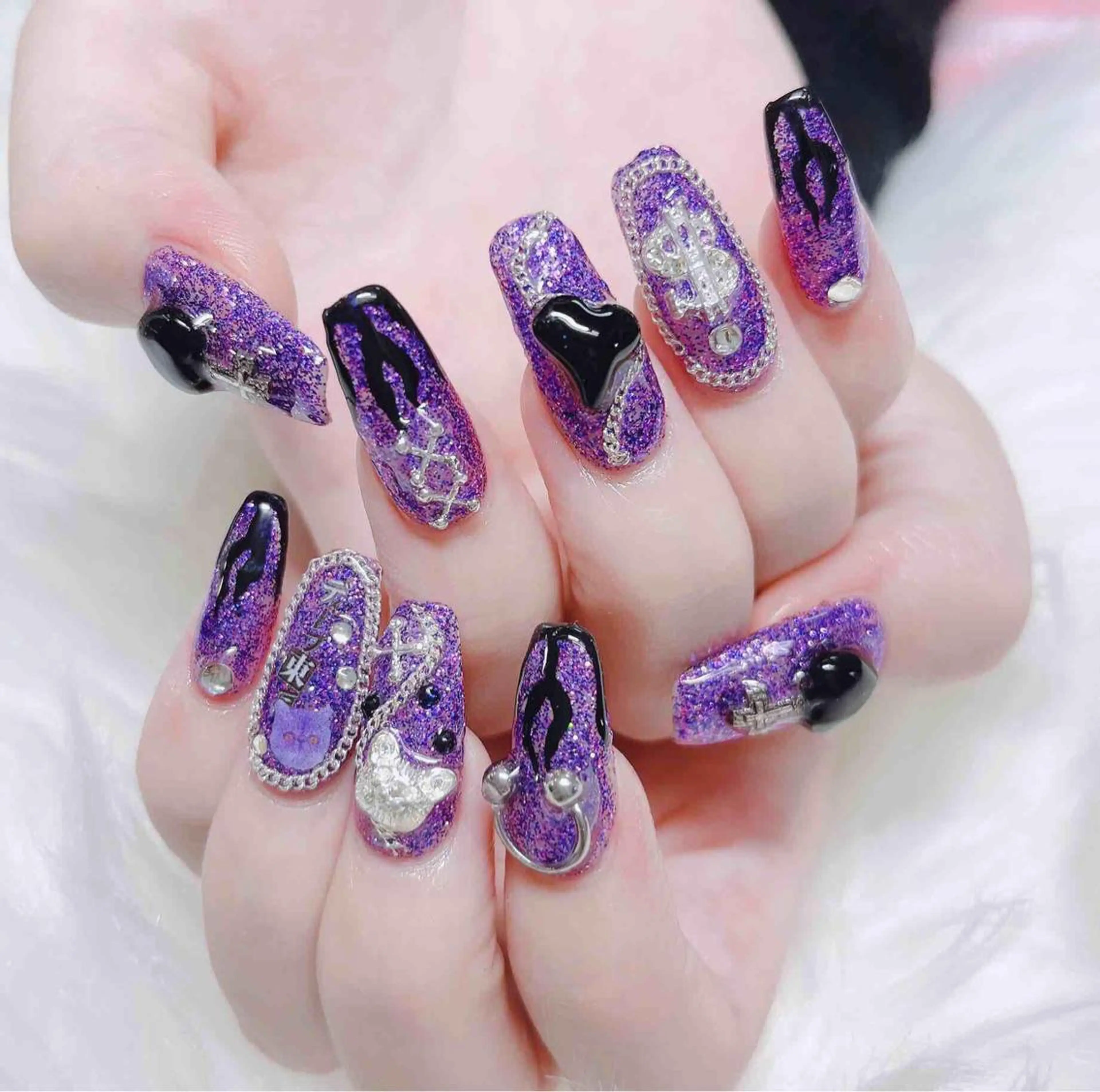 ネイル ハンドネイル MoonNail ユリ🌸のネイルデザイン