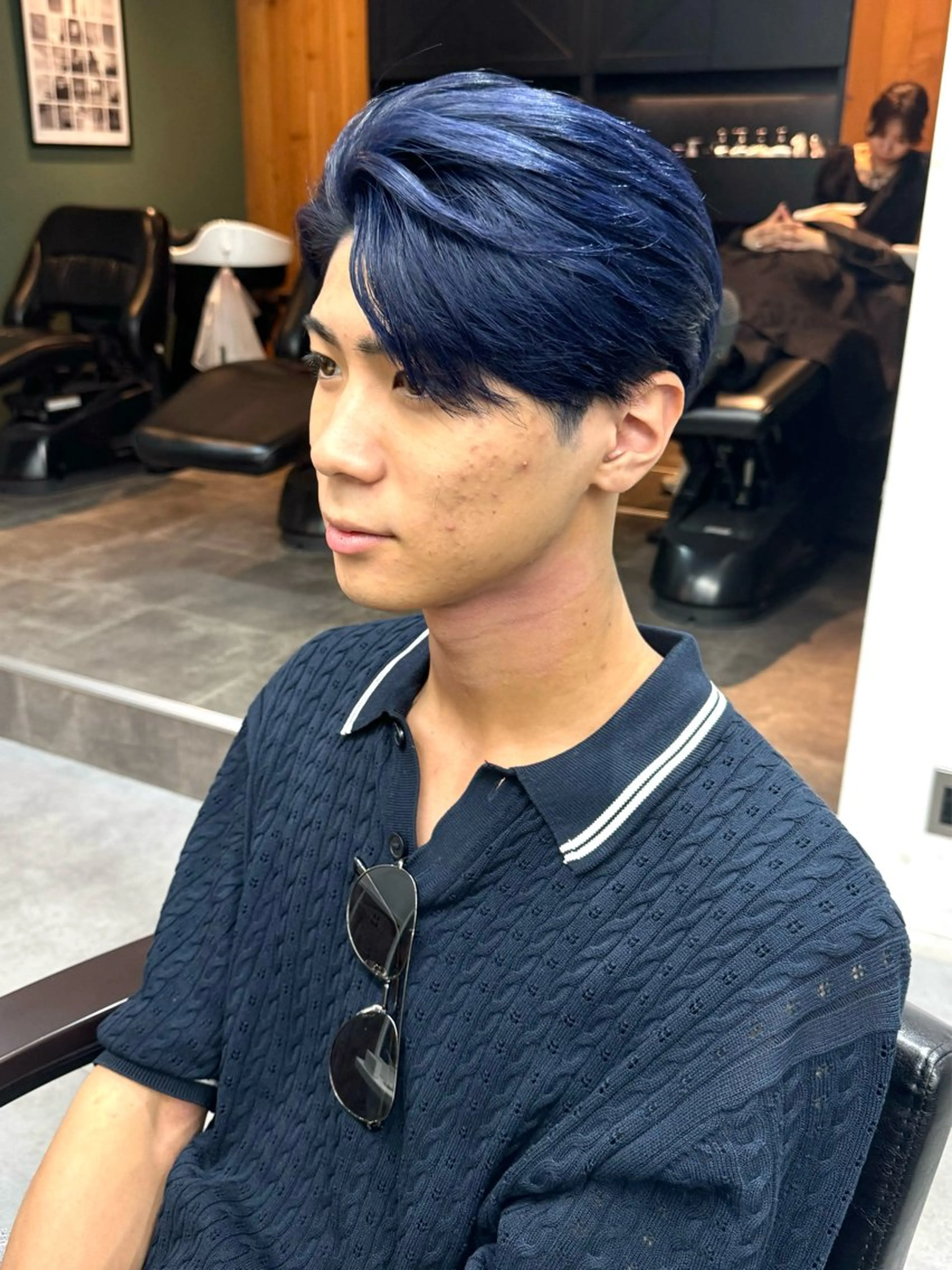 カラー メンズ メンズブリーチ センターパート 黒髪 ブリーチ ブルーカラー カット ヘアカラー シャドウパーマ/ 波巻パーマYu-Kiのヘアスタイル