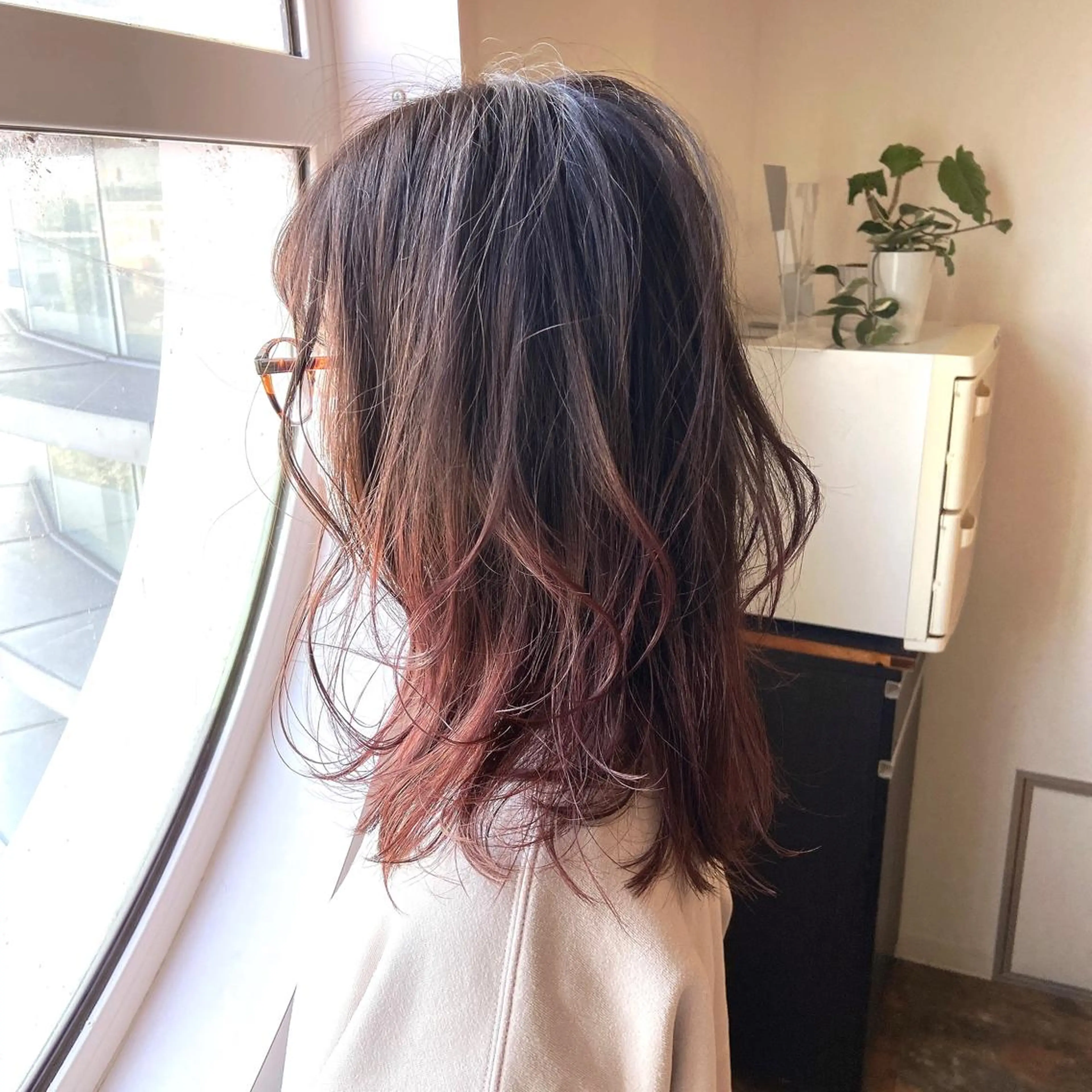 セミロング NAKAHARA TSUKUSHIのヘアスタイル