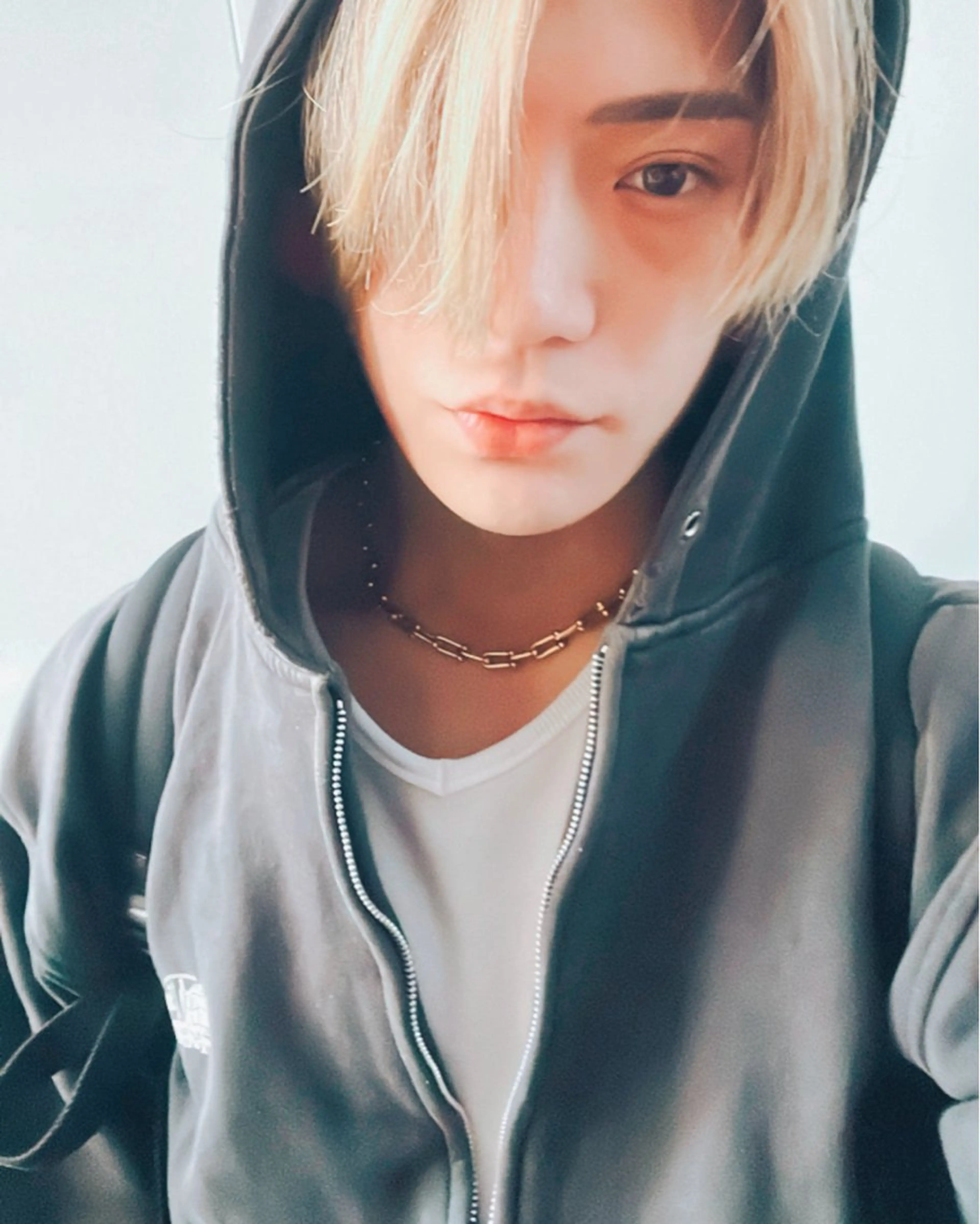 セミロング カラー パーマ ヘアアレンジ メンズ メンズハイトーン ハイトーンカラー 髪質改善 トリートメント カット ヘアカラー トリートメント ヘッドスパ ヘアセット 二ヶ月綺麗が続く デザイン/星野六三四のヘアスタイル