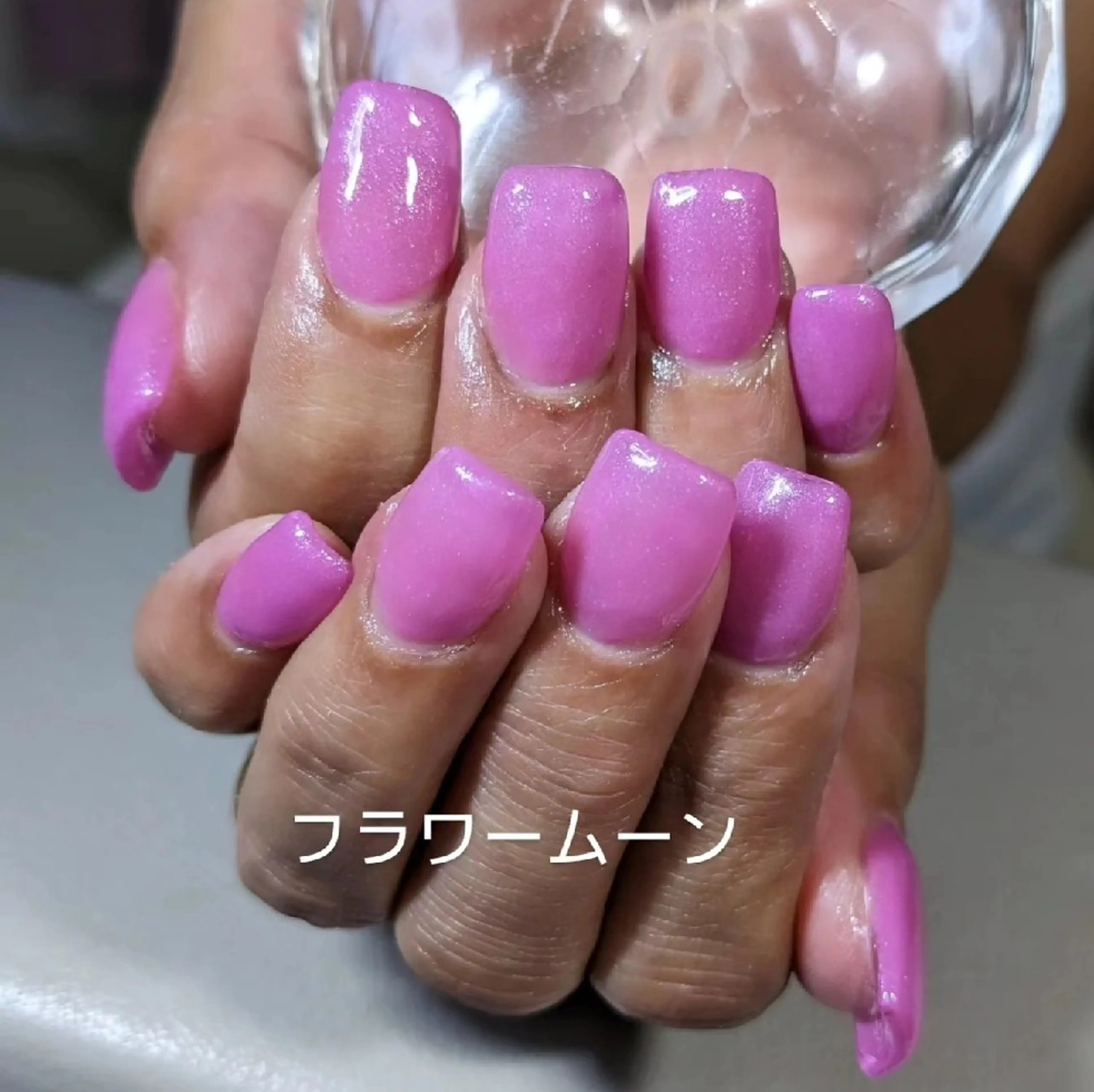 ネイル ワンカラーネイル フラワー ムーンのネイルデザイン