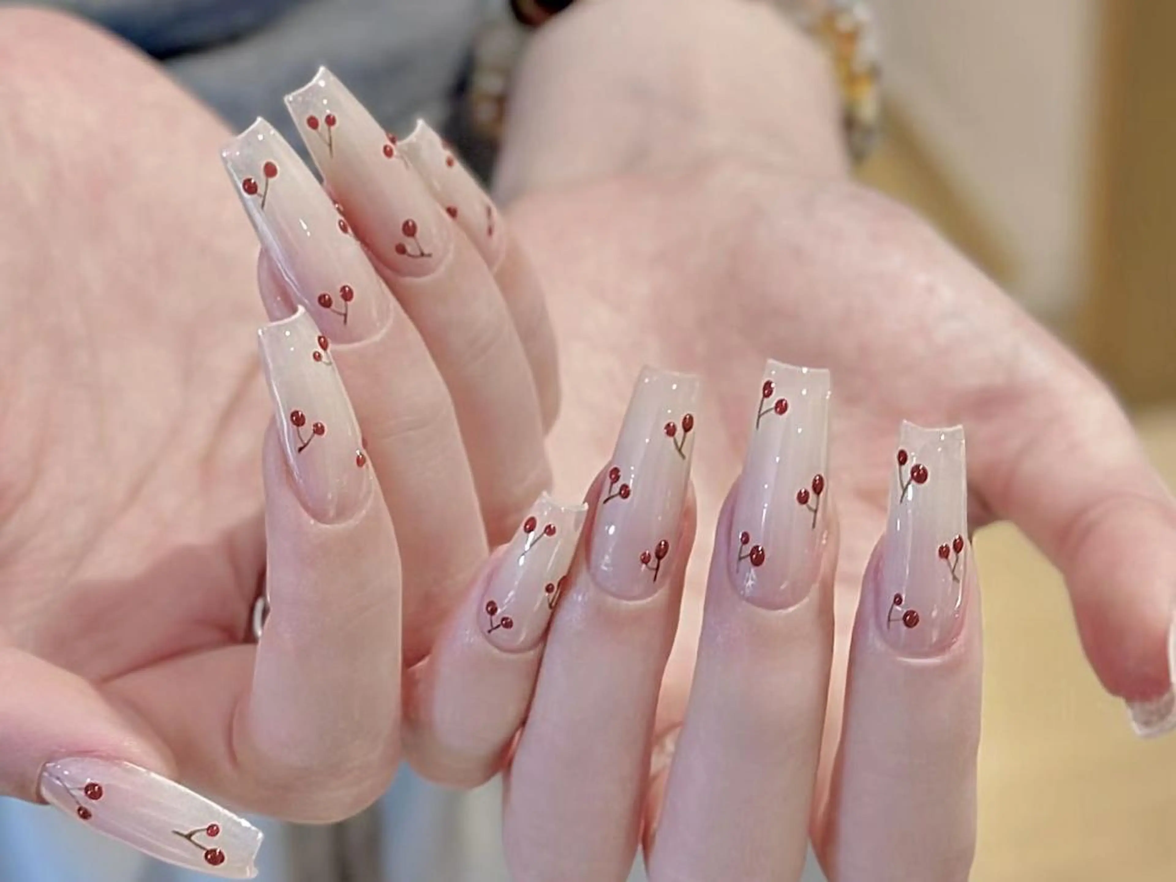 ネイル アートネイル ガーリー ロングネイル ワンカラーネイル 赤色 ハンドネイル ハンドケア ナユキNA.YUKI 吉祥寺店のネイルデザイン