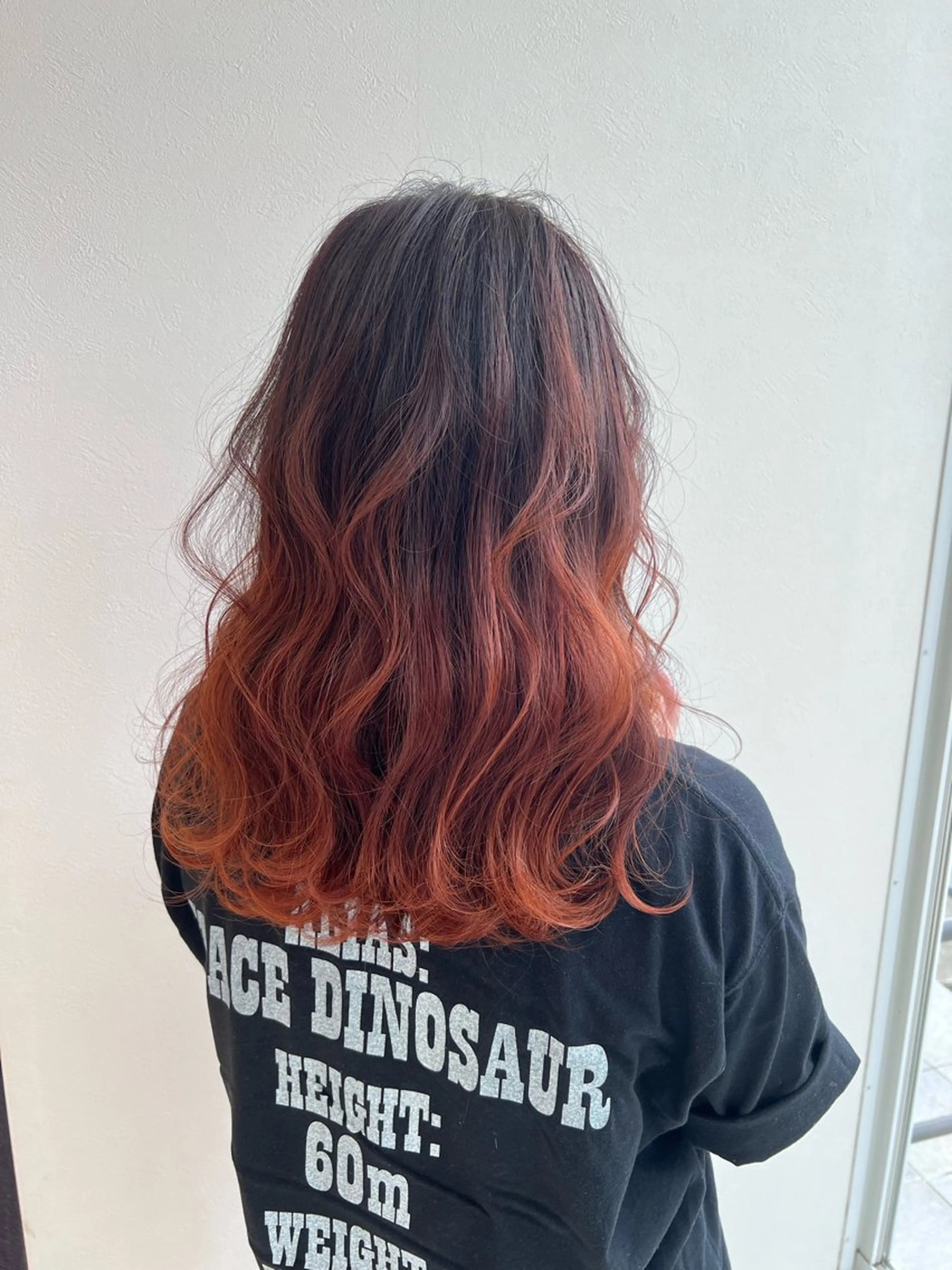 ロング カラー グラデーションカラー ヘアカラー トリートメント VIRAL ヴァイラルのヘアスタイル