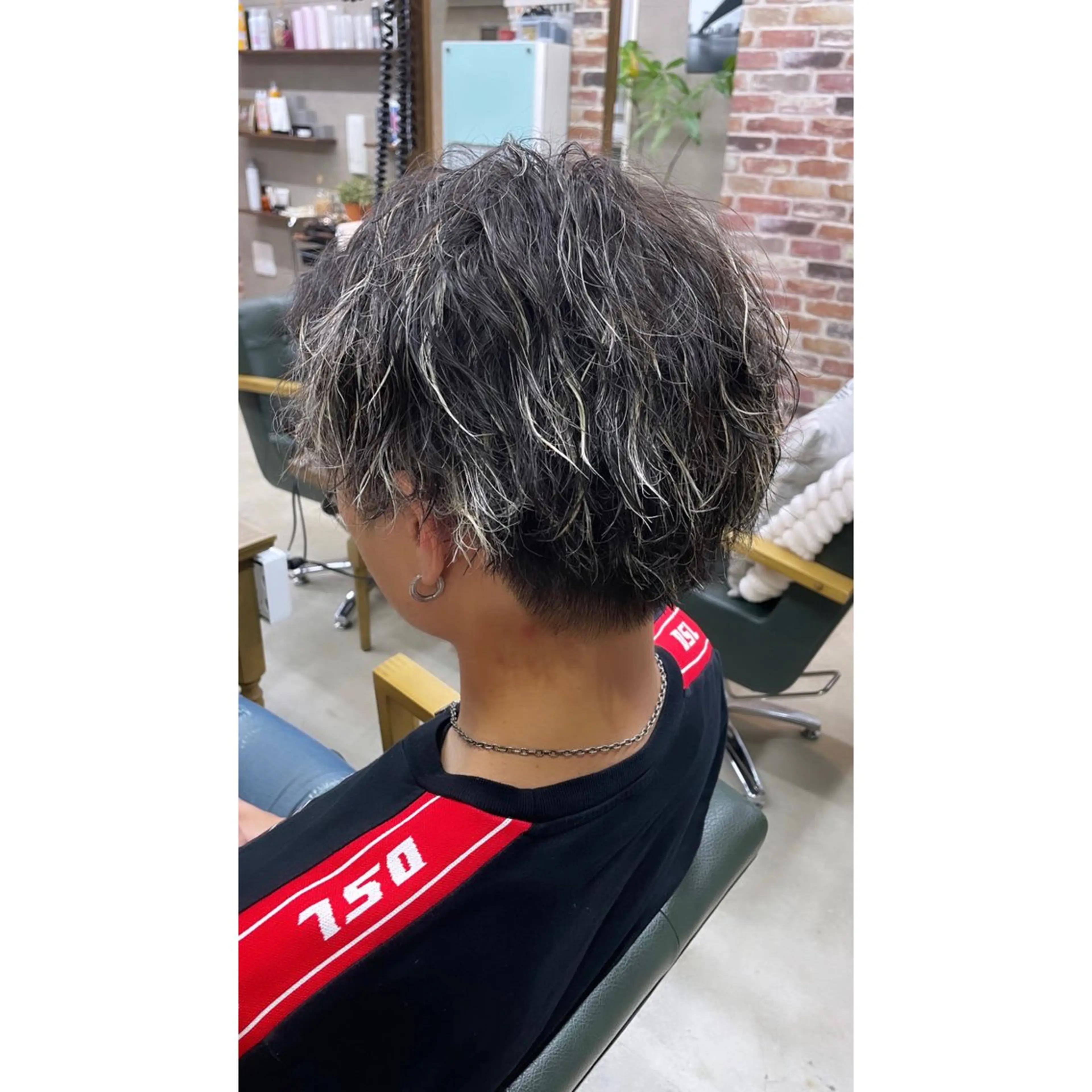 ショート パーマ アラキ レイナのヘアスタイル