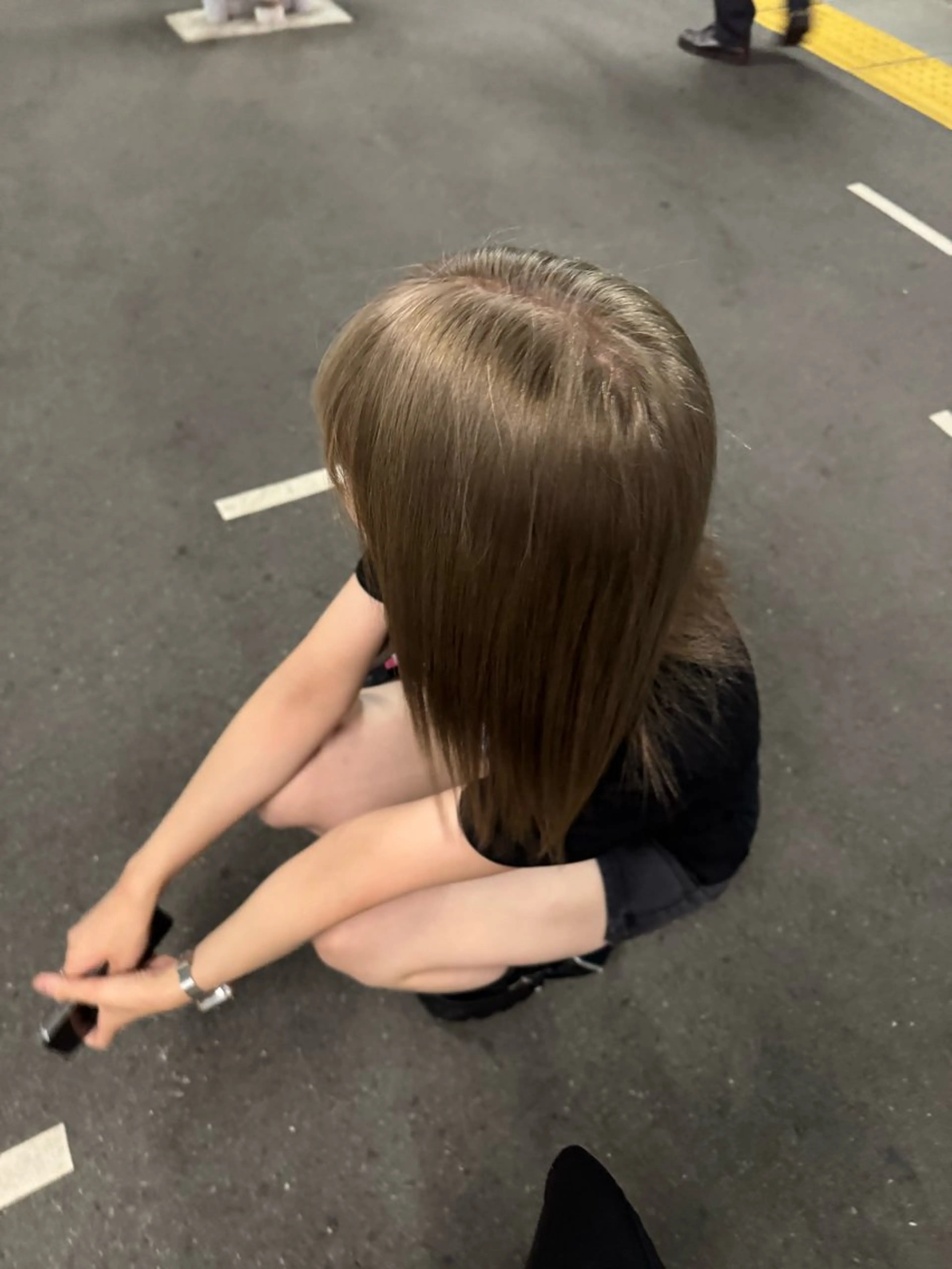 ミディアム カラー 切りっぱなしボブ ミディアムパーマ バレイヤージュ ベージュカラー ブリーチ ほの カラー特化/ ブリーチ/ボブのヘアスタイル