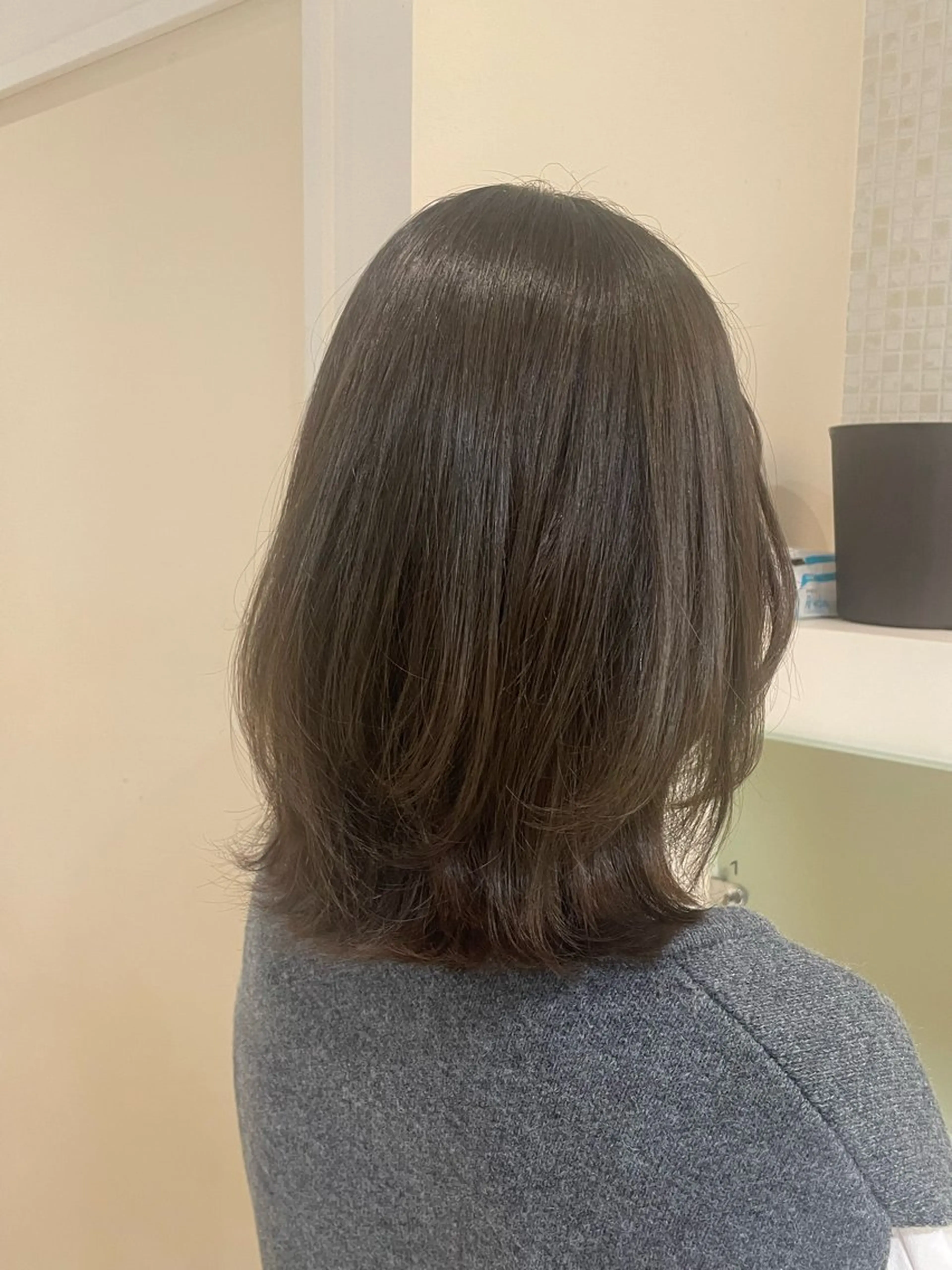 ミディアム カット ヘアカラー 斧 海音のヘアスタイル