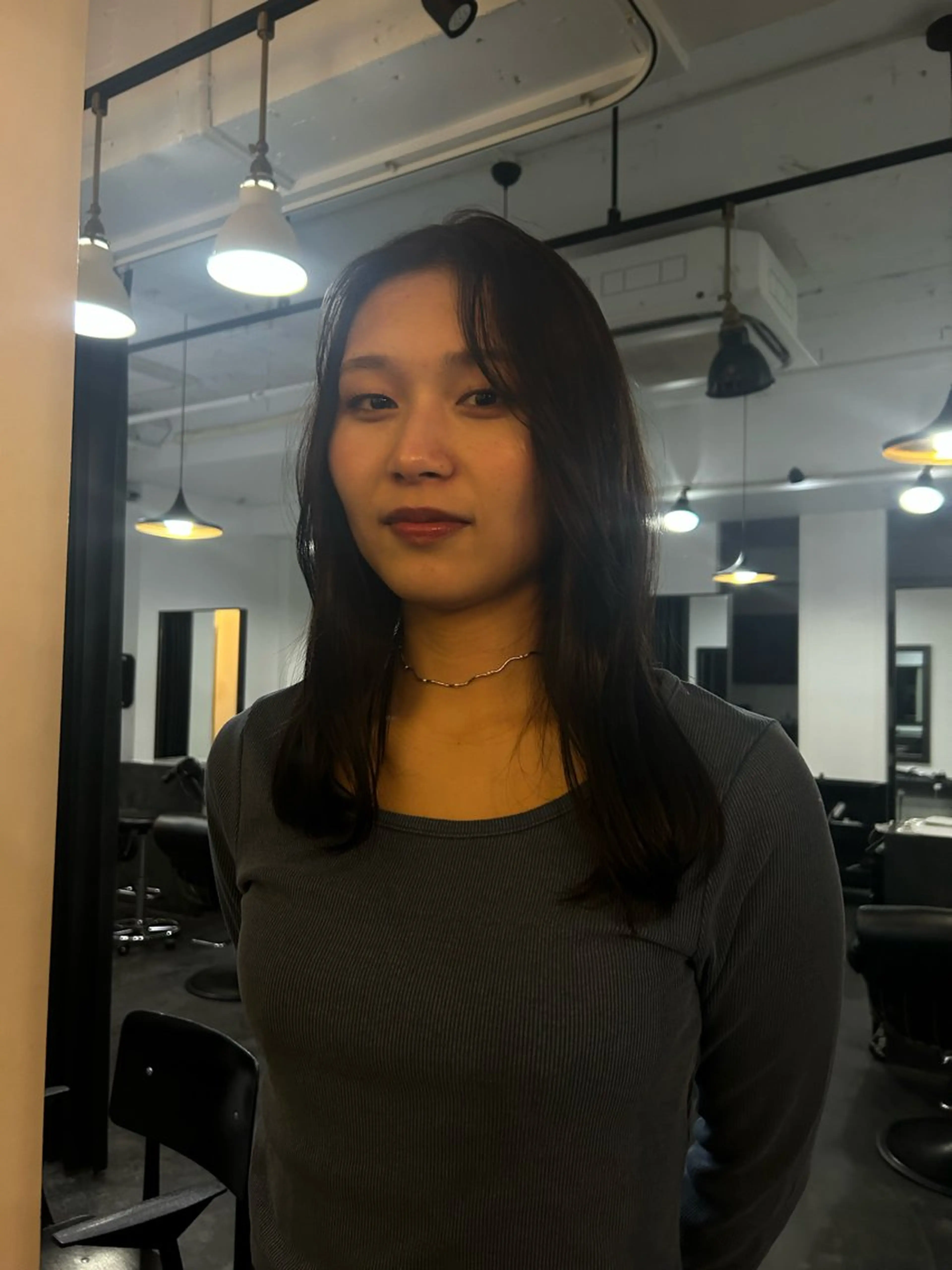 ミディアム カラー 宮前 芽衣のヘアスタイル