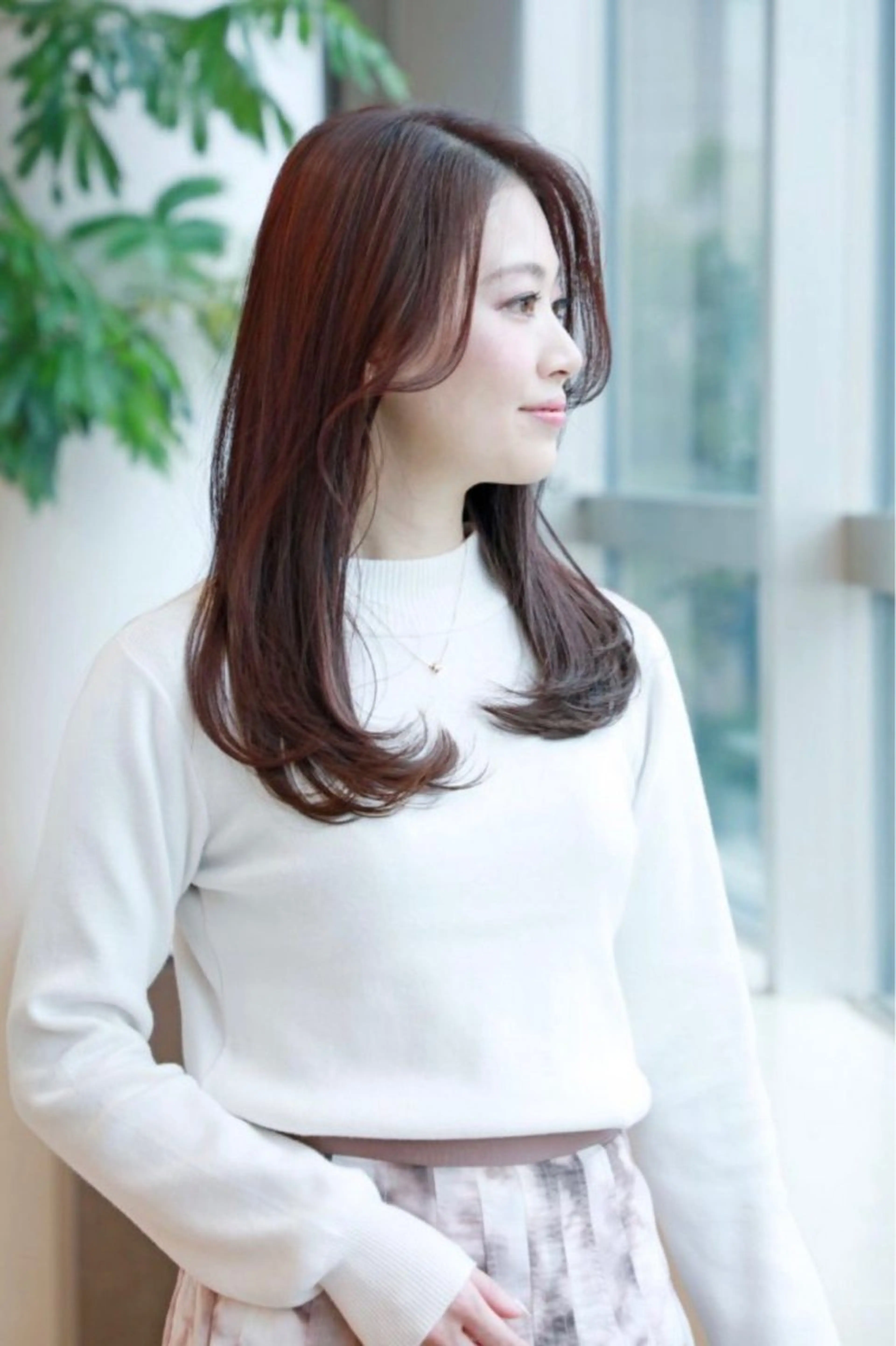 セミロング レイヤーカット 濱岡 寧々花のヘアスタイル