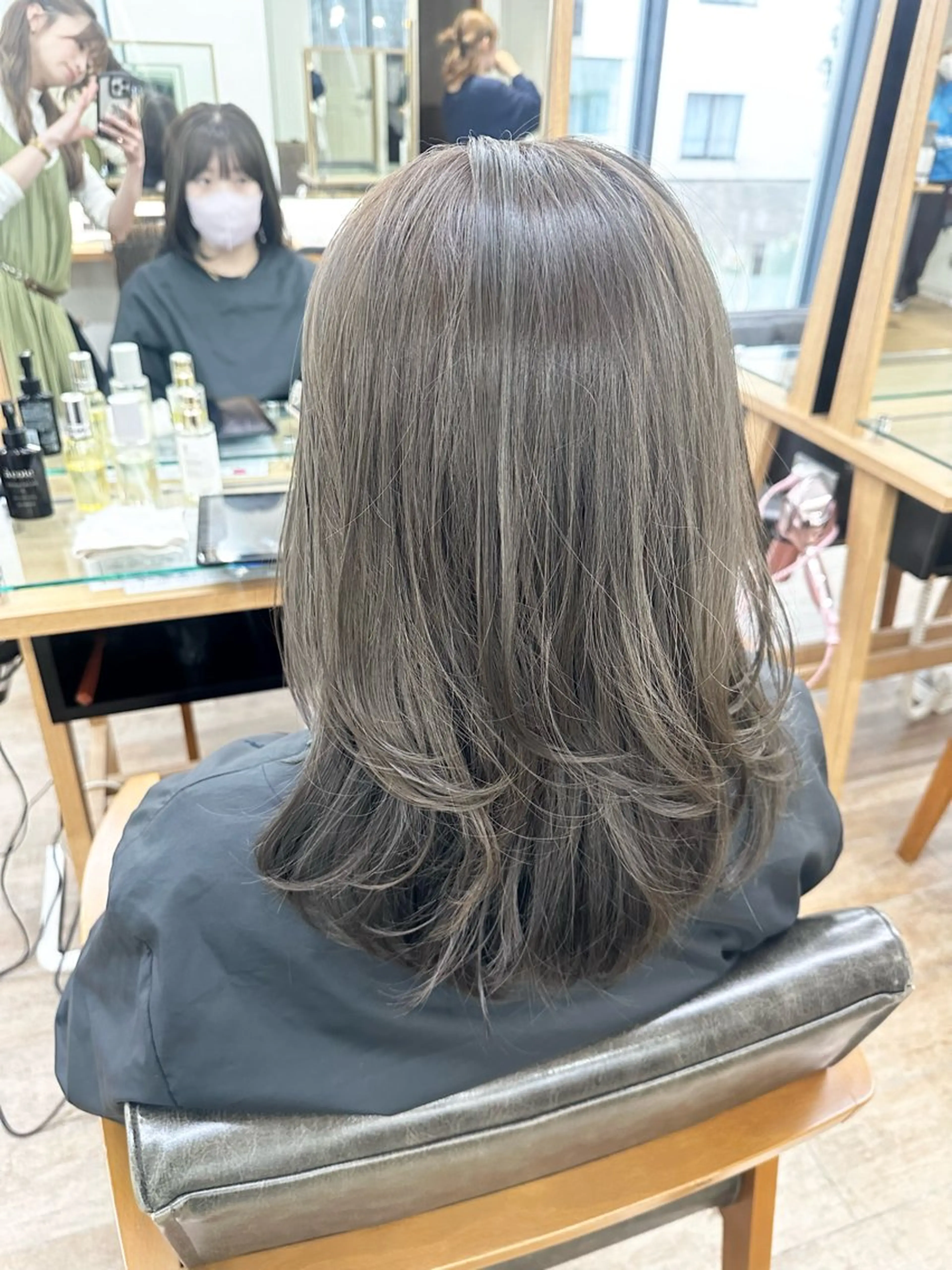 ミディアム カラー パーマ ヘアアレンジ メンズ キッズ カット ヘアカラー 骨格レイヤーカット 🌿美髪縮毛矯正のヘアスタイル