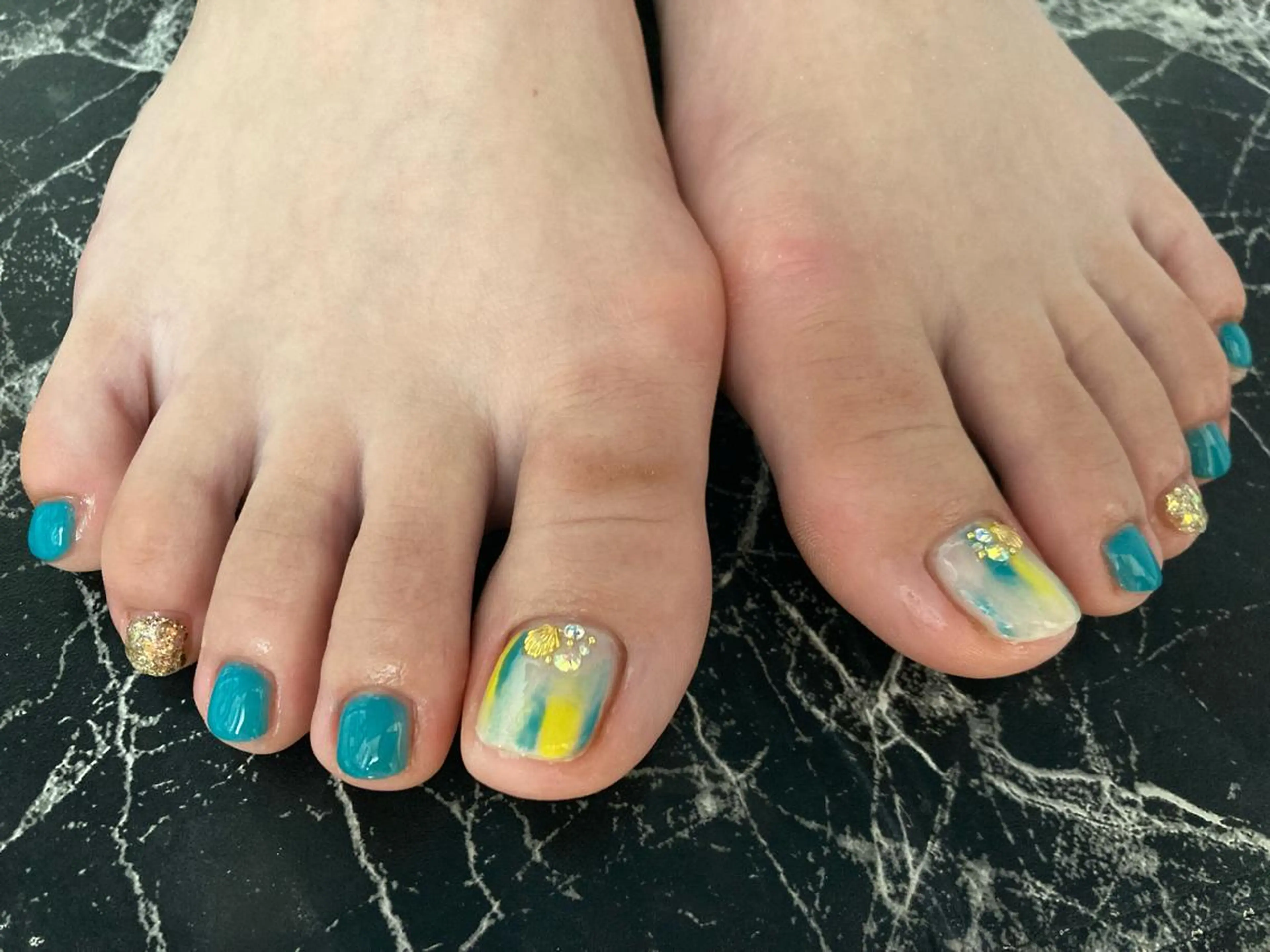 ショート ネイル ハンドネイル フットネイル ✴︎ Delightのネイルデザイン