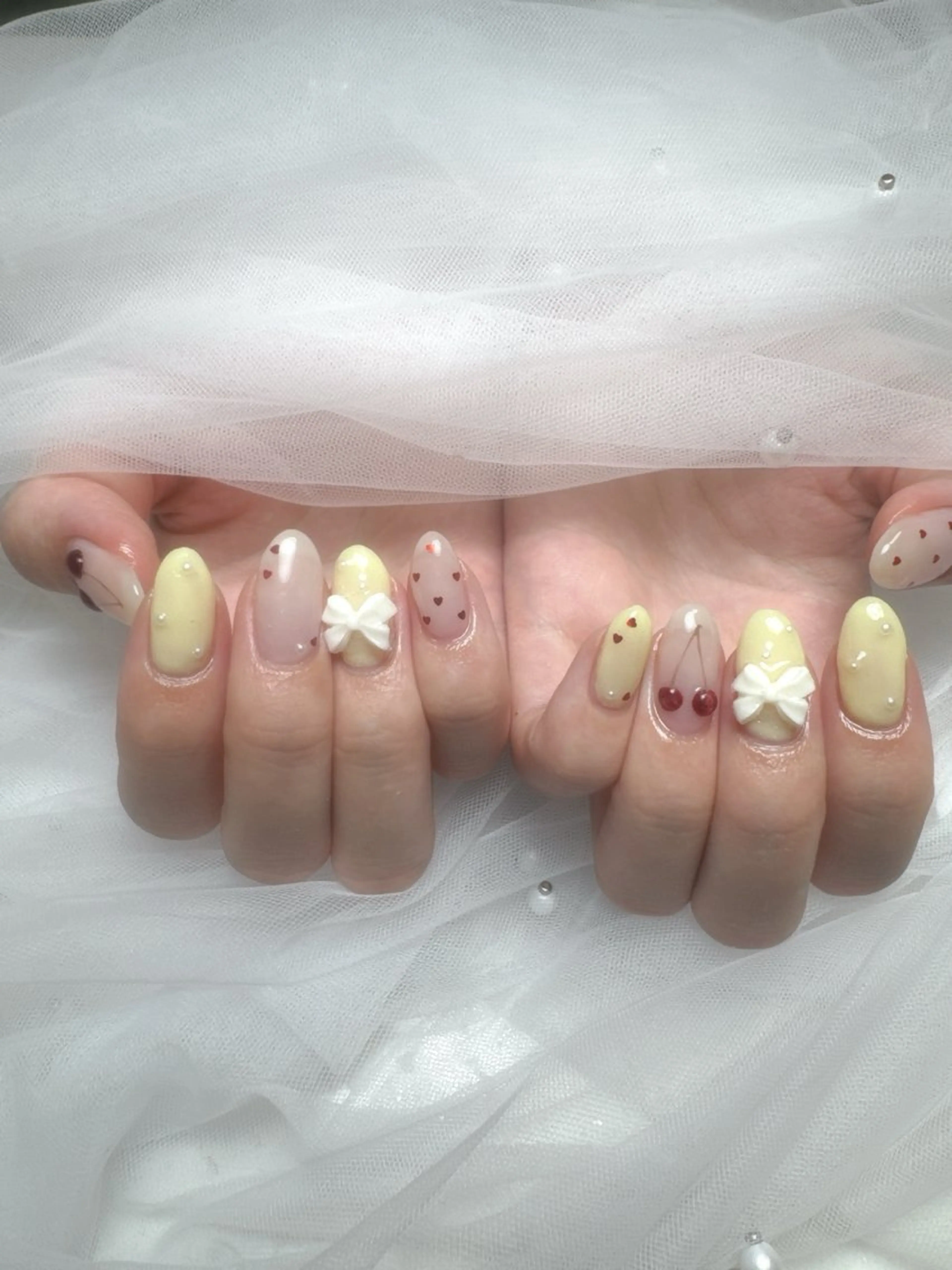 ネイル フレンチネイル ガラスフレンチ キラキラネイル 韓国ネイル 持ち込み ハンドネイル Queeens nailのネイルデザイン