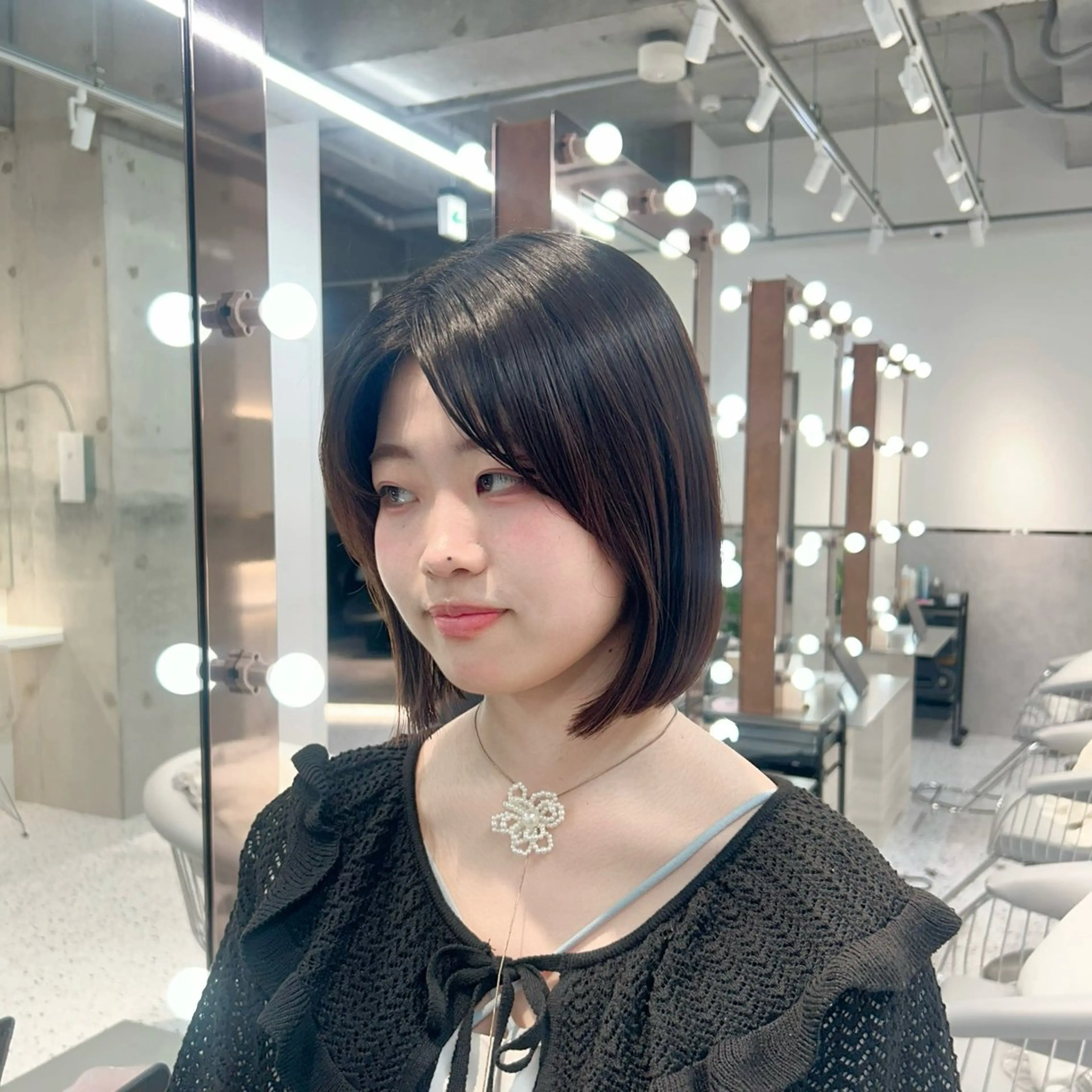 ミディアム カラー 切りっぱなしボブ ボブレイヤー アッシュ アッシュブラウン ベージュカラー ボブ/縮毛矯正 jionのヘアスタイル