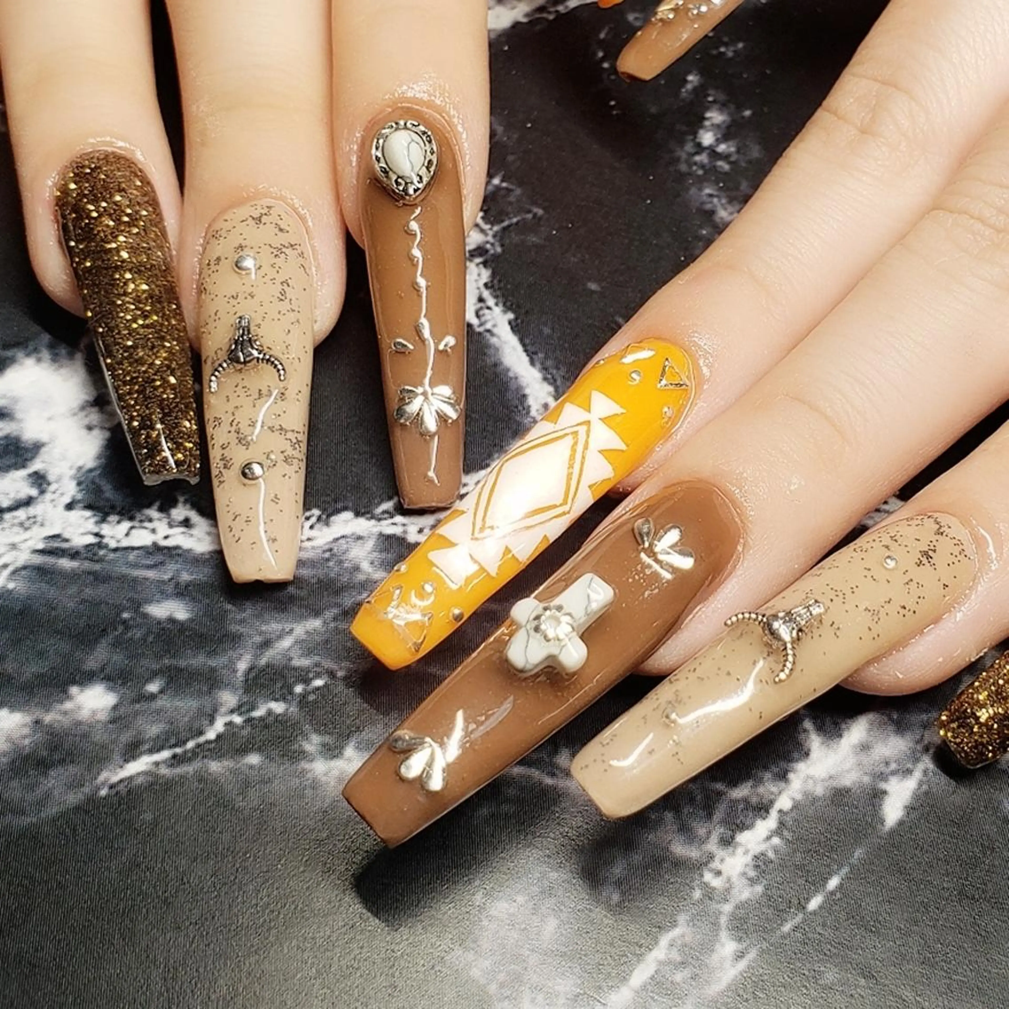 ネイル ロング ハンドネイル クロキ 。のネイルデザイン