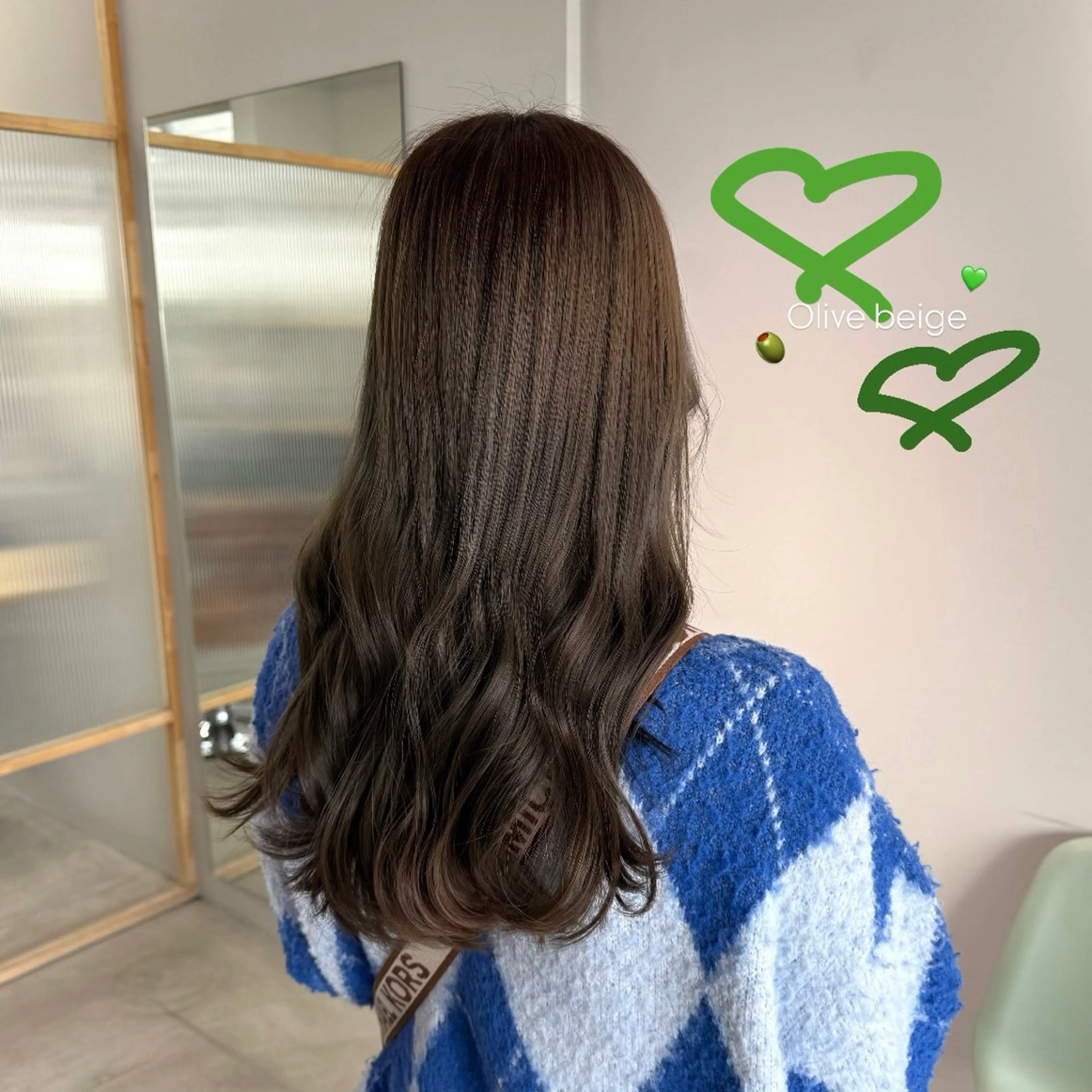 ロング カラー ブリーチ 透明感カラー ヘアカラー 佐藤 歩菜のヘアスタイル