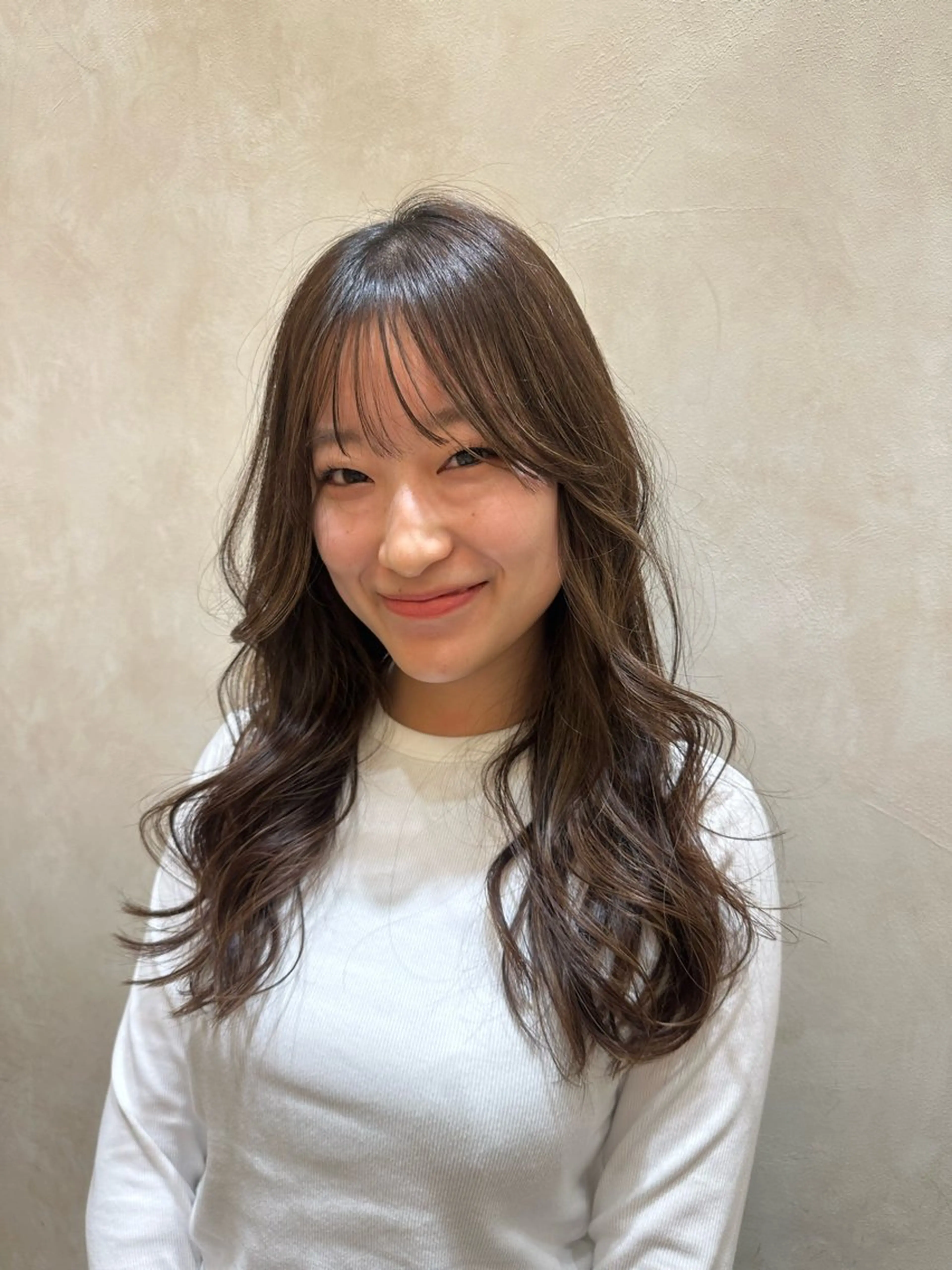 ロング ハイライト レイヤーカット kakimoto arms 三笘 菜央のヘアスタイル