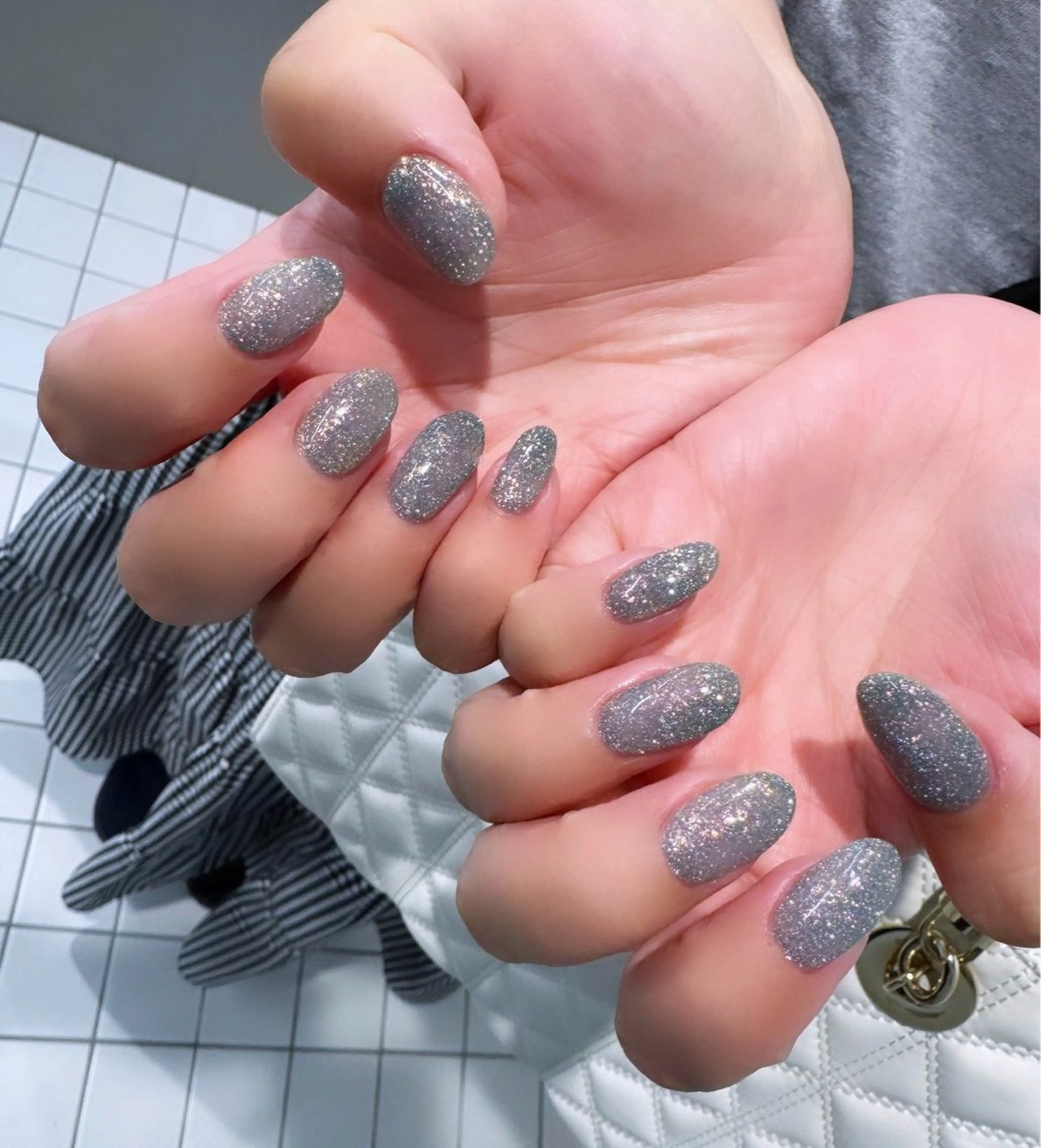 ネイル フラッシュネイル キラキラネイル ラメ(グリッター) ハンドネイル よこやま🐩💭 eight nailのネイルデザイン