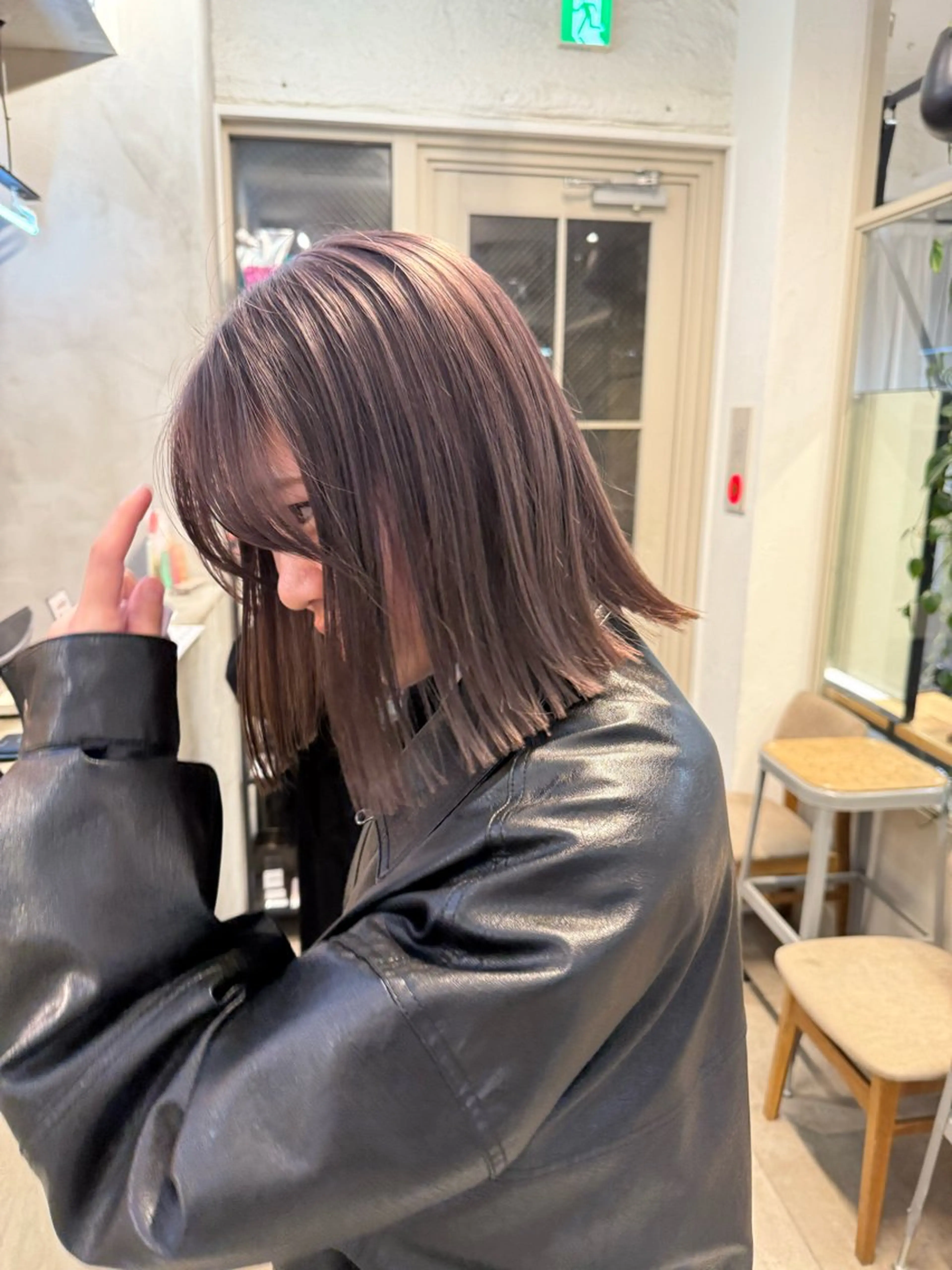 ミディアム カラー ミルクティー× グレージュMOMOのヘアスタイル