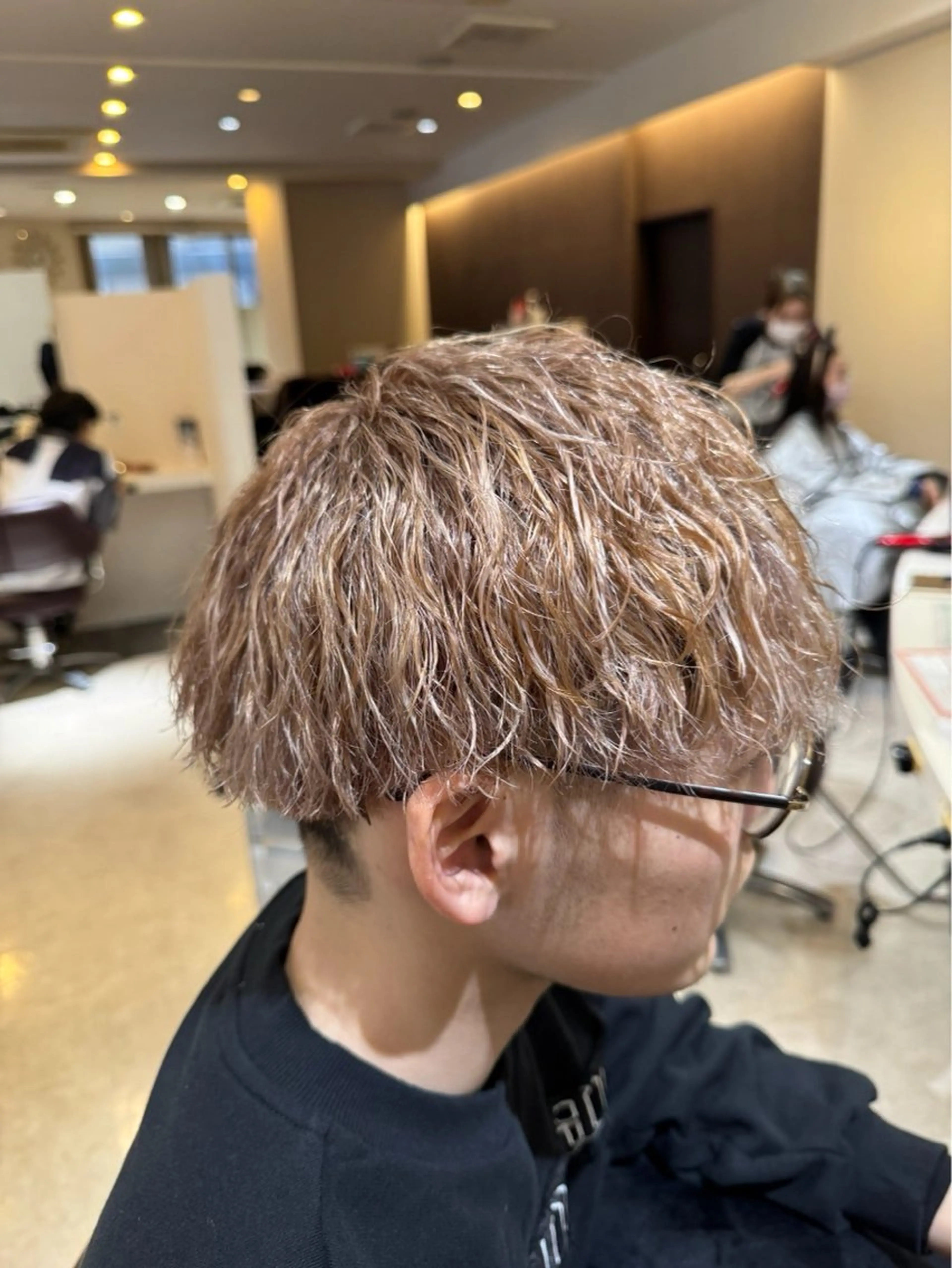 ショート カラー ブリーチ ケアブリーチ ダブルカラー イヤリングカラー ハイトーンカラー GISEL 小倉のヘアスタイル