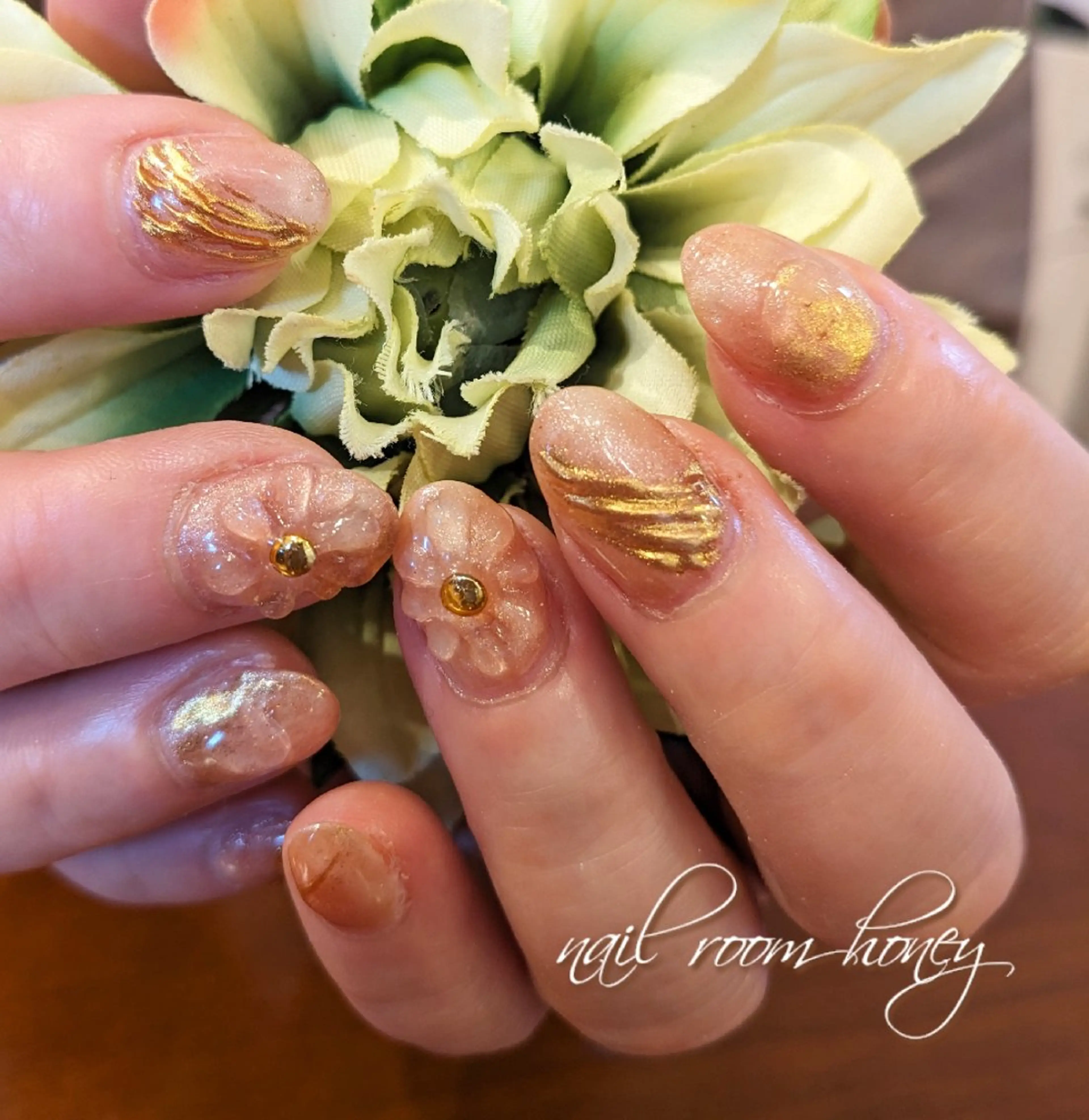 ネイル アートネイル クリアネイル フラワーネイル ゴールド ミラーネイル nail room  honeyのネイルデザイン
