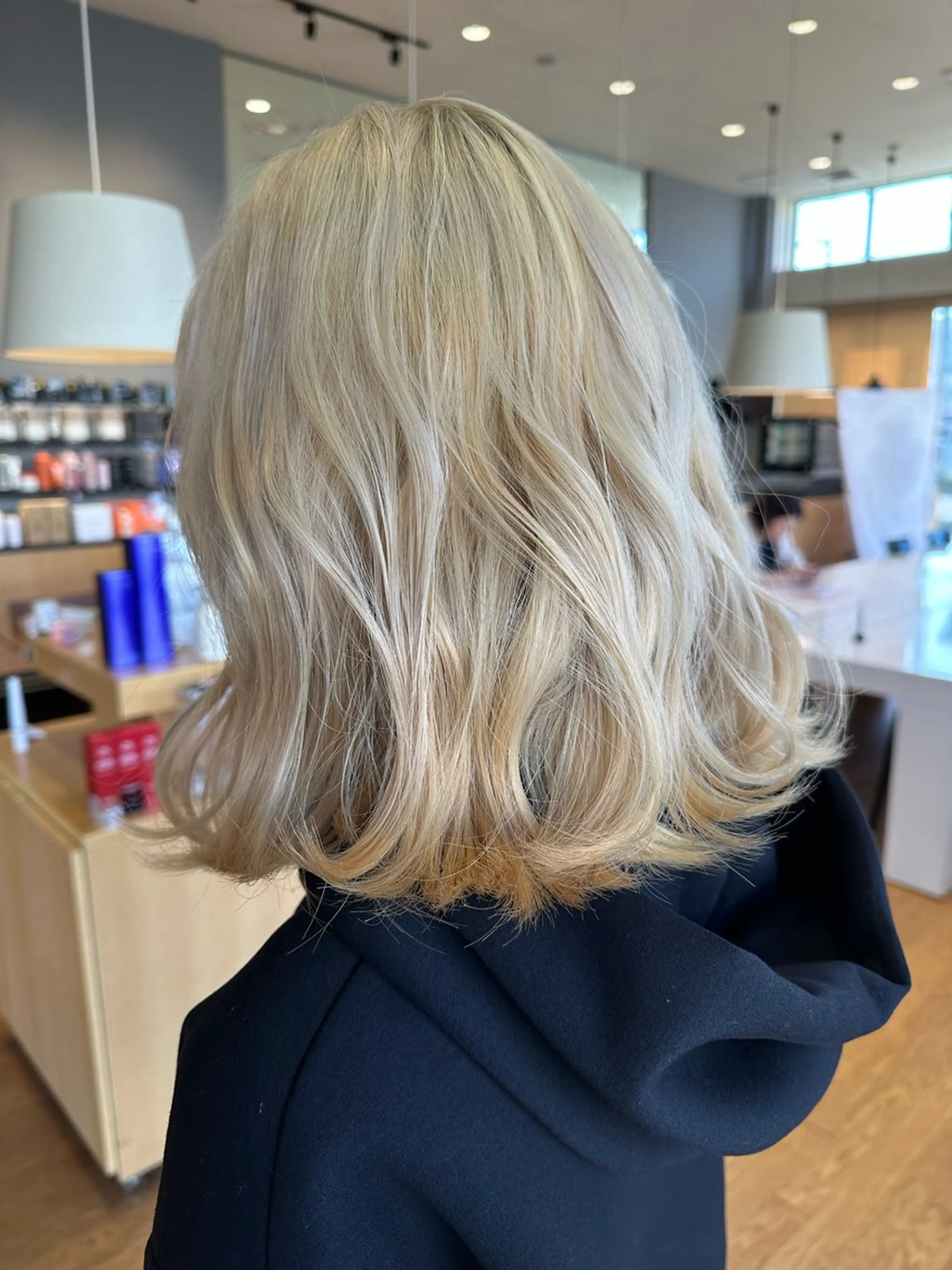 カラー ブロンド ホワイトブロンド 梶原 美保のヘアスタイル