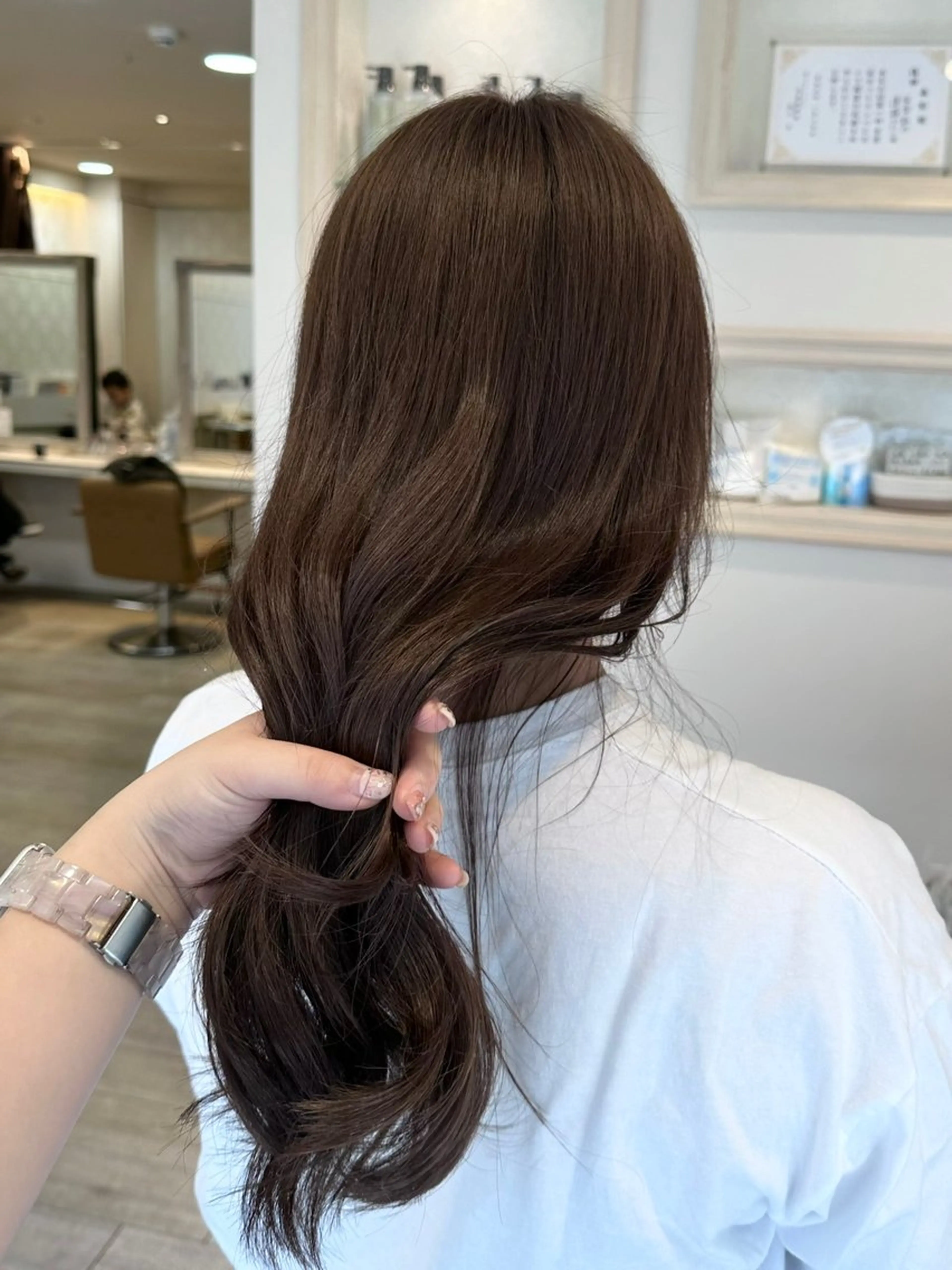 ロング カラー ヘアアレンジ ベージュカラー 透明感カラー グレージュ トリートメント 韓国ヘア/レイヤー 顔周りカット/ユキナのヘアスタイル