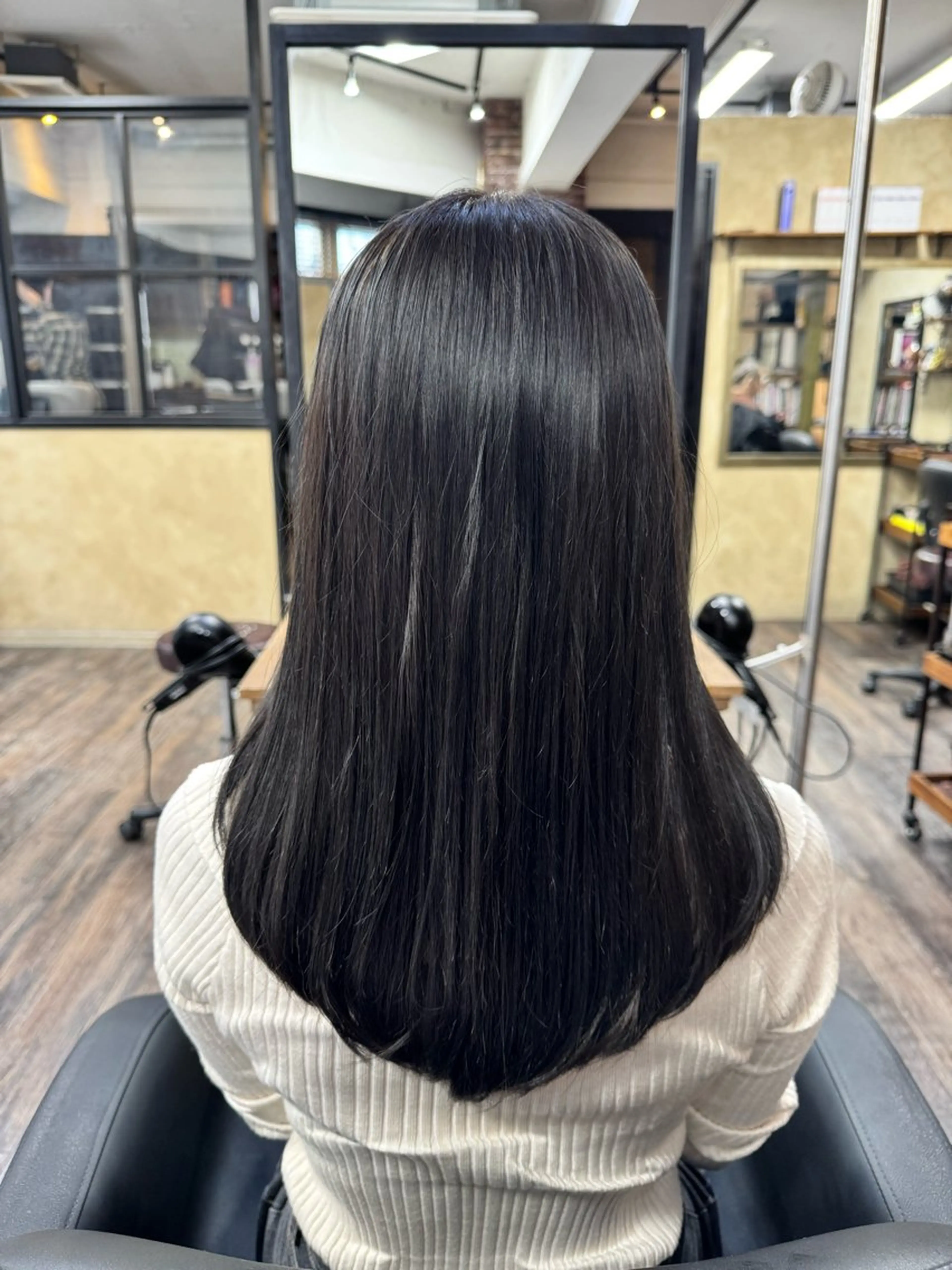 セミロング カット ヘアカラー 艶カラー🎀 YUUKAのヘアスタイル