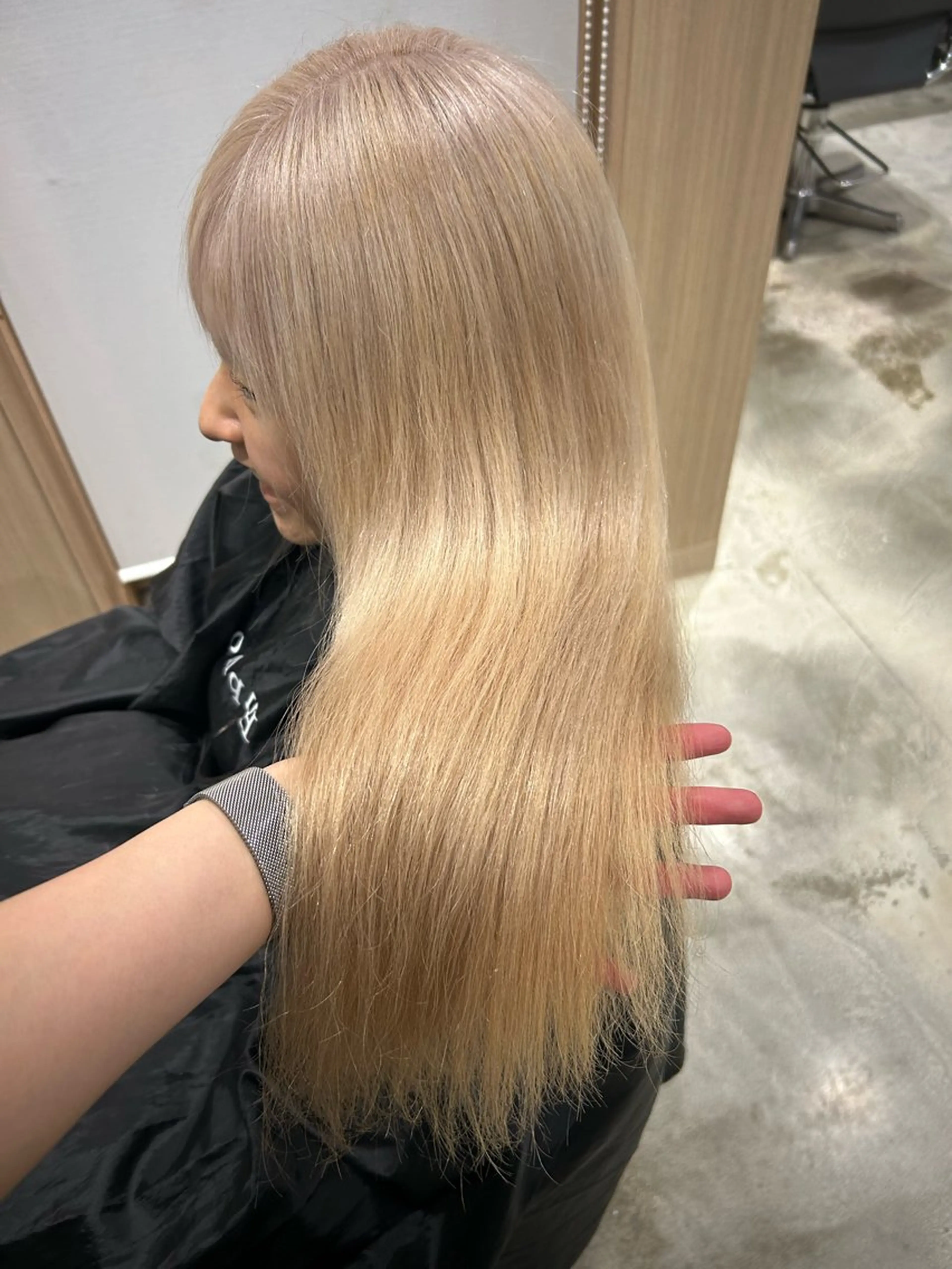 ロング カラー ベージュカラー ブリーチ ホワイトベージュ 新宿ハイトーン/ カットモデル/のりかのヘアスタイル