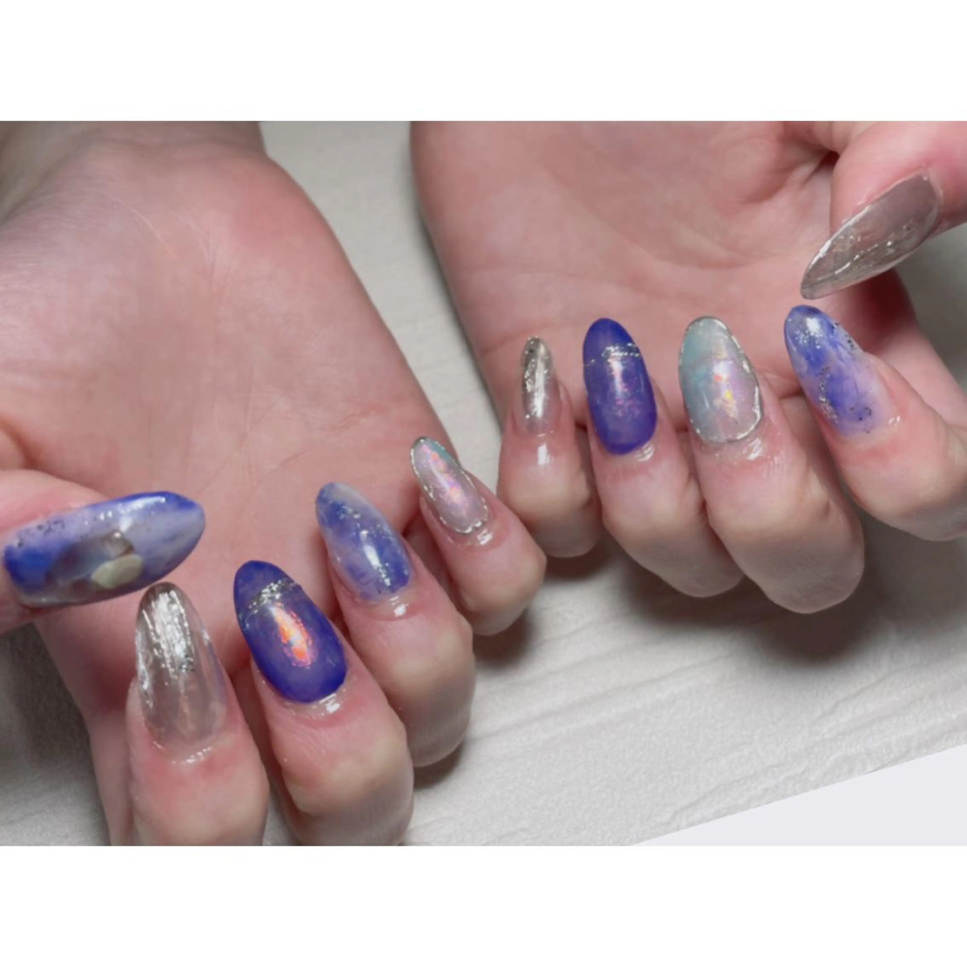 ネイル オーロラネイル 蓑原 佳央里のネイルデザイン