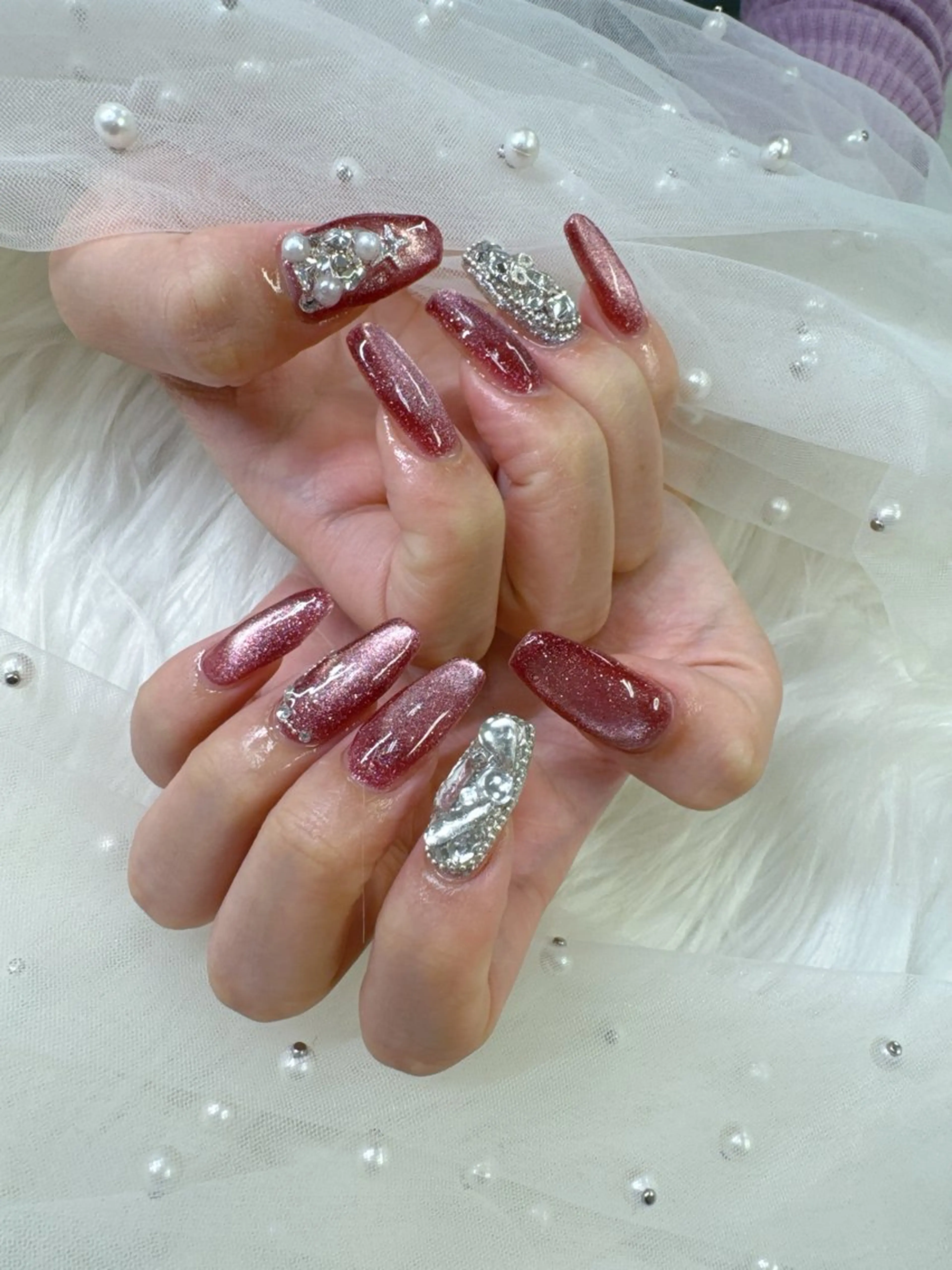 ネイル ボルドー ジェルネイル キラキラネイル ロングネイル マグネットネイル ハンドネイル Queeens nailのネイルデザイン