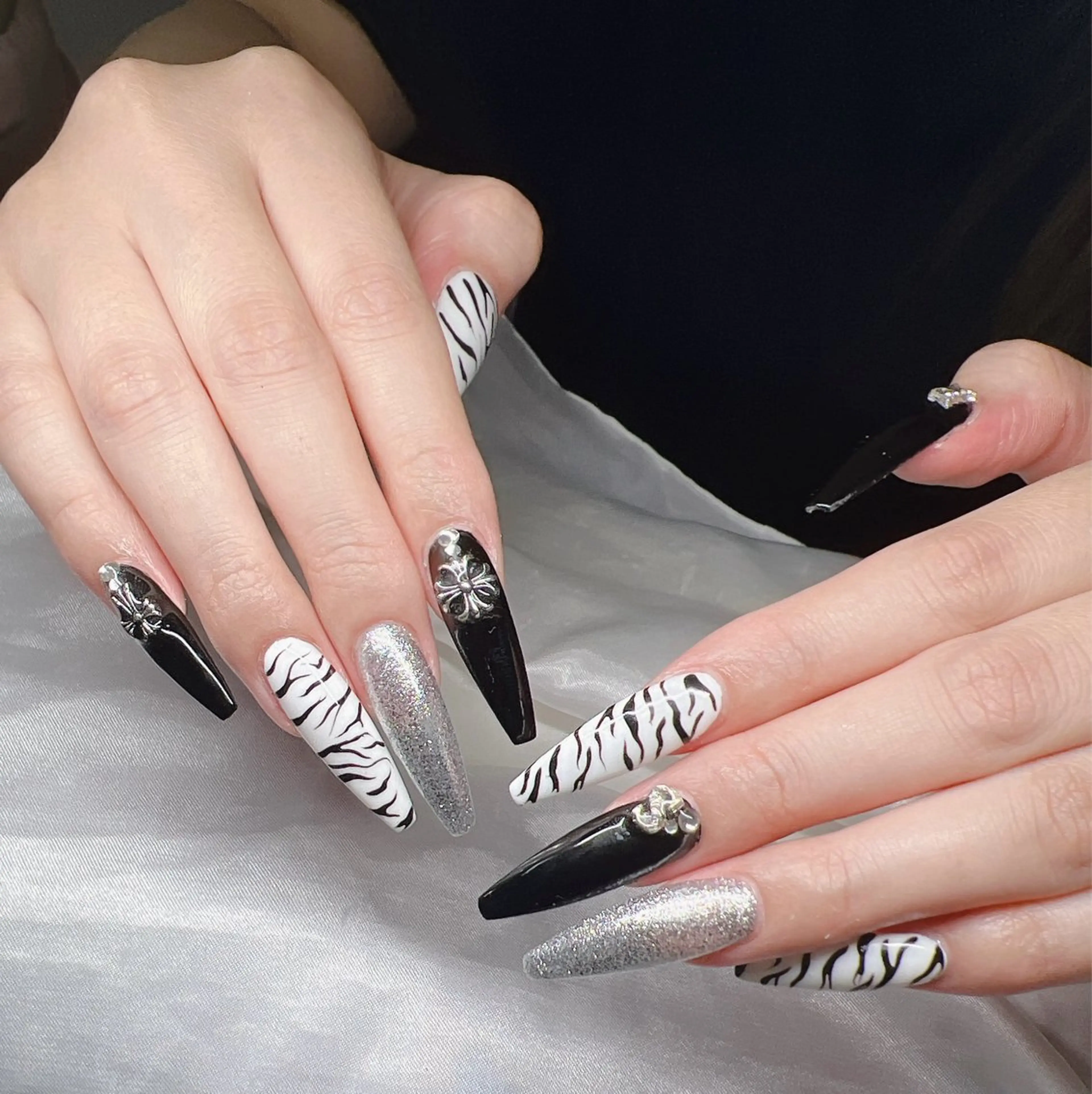 ネイル ハンドネイル Lee Nailsのネイルデザイン