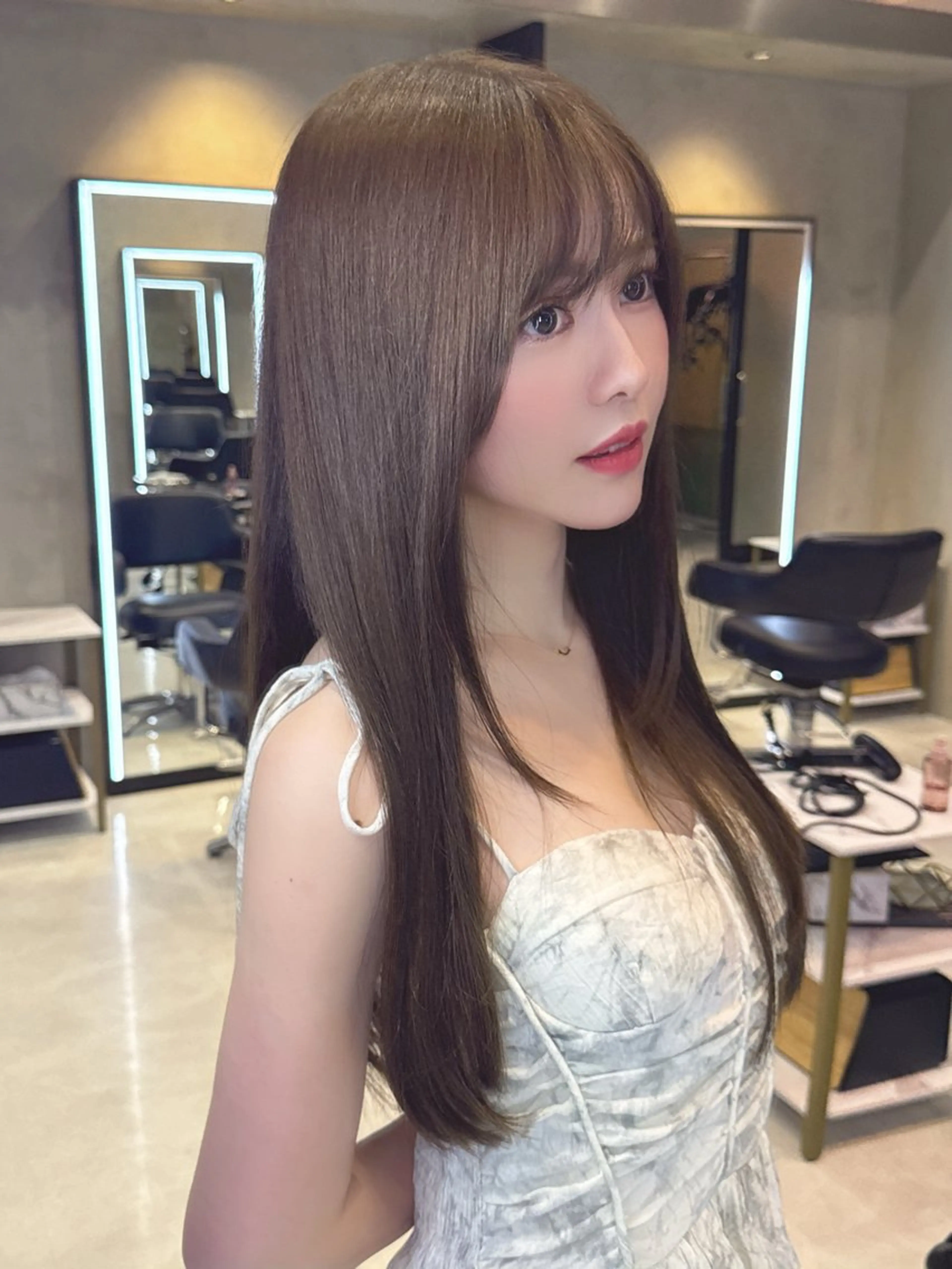 【平日限定】韓国アイドル風レイヤーカット＋透明感カラー＋クイックサービストリートメント✨の写真