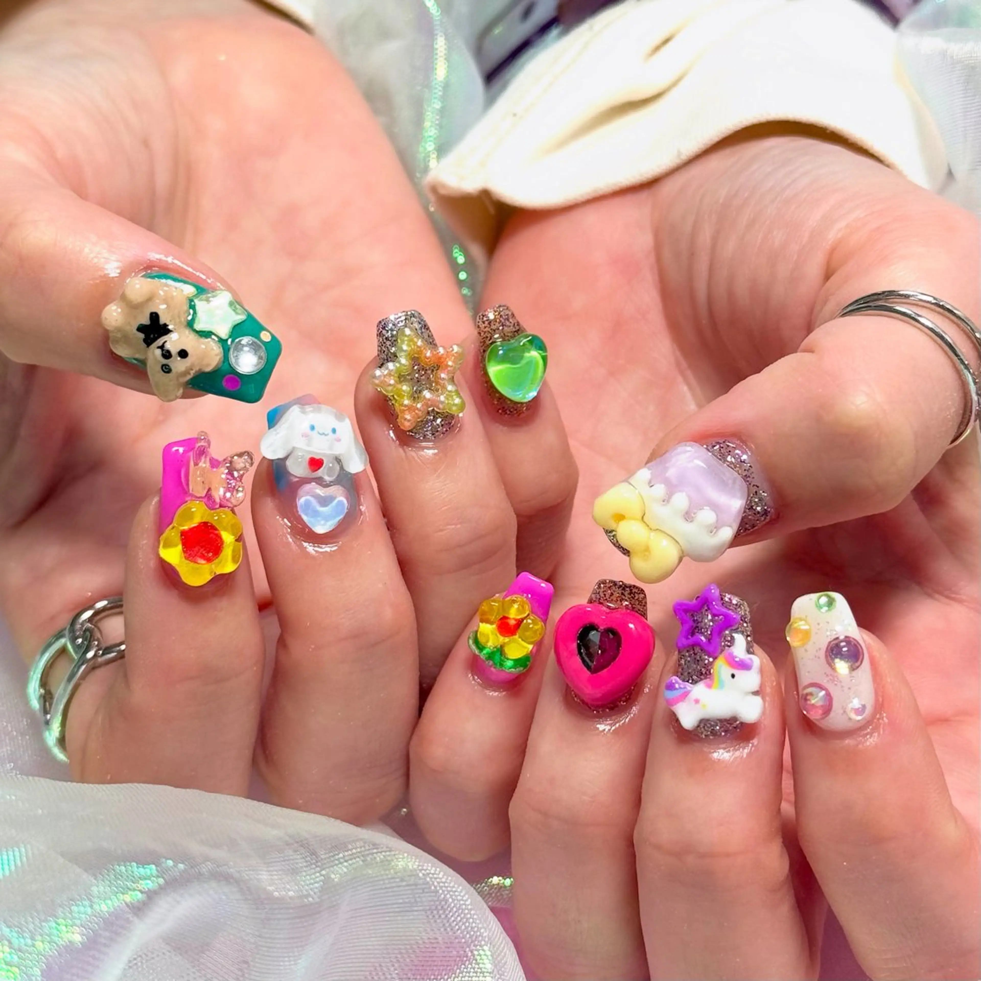 ネイル ハンドネイル 【OKIKA】 らん🦖🌈🧡のマツエク・マツパデザイン