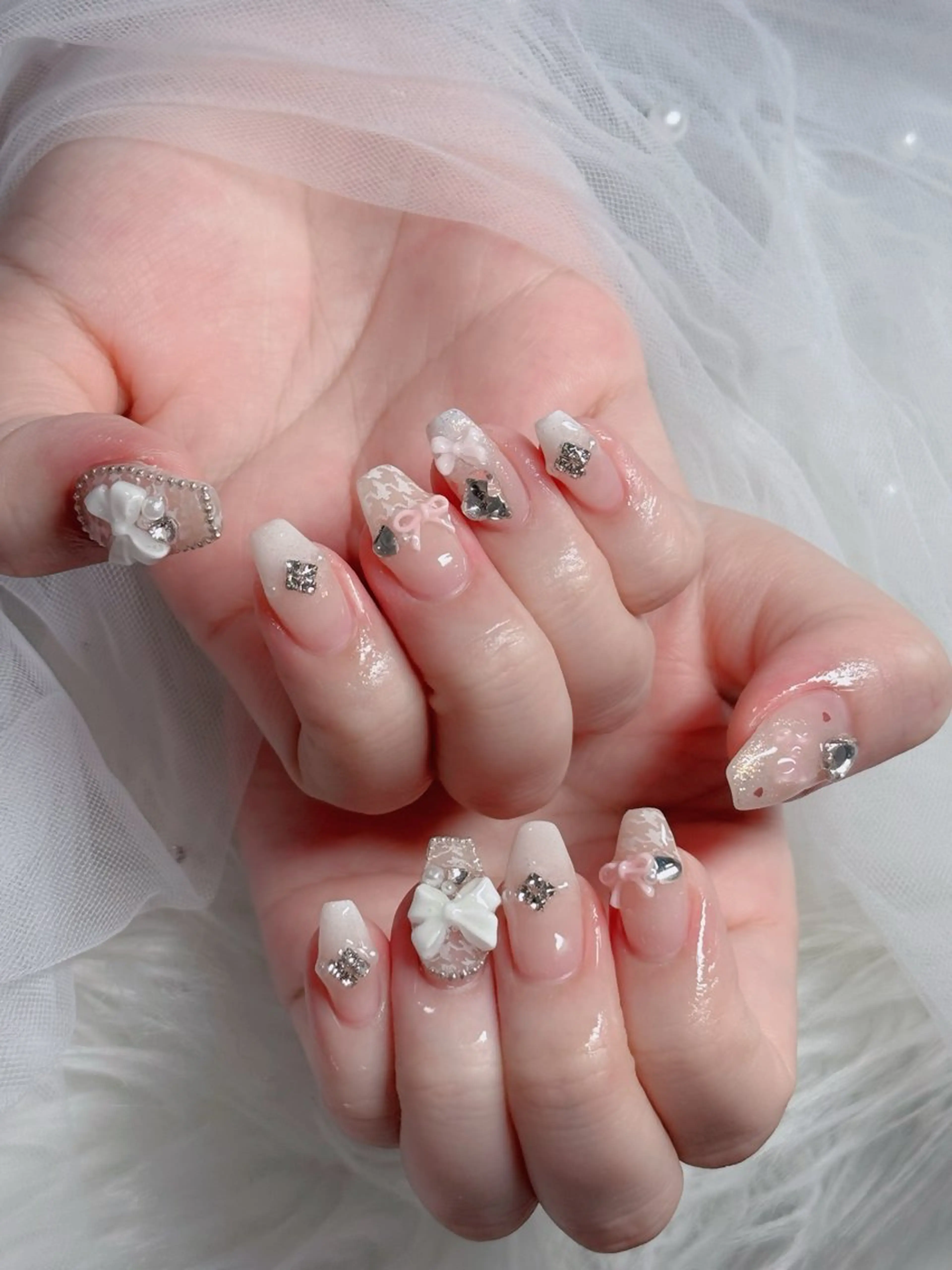 ネイル オーロラネイル フレンチネイル ジェルネイル ハロウィン キラキラネイル ハンドネイル H.baby Nail Salonのネイルデザイン