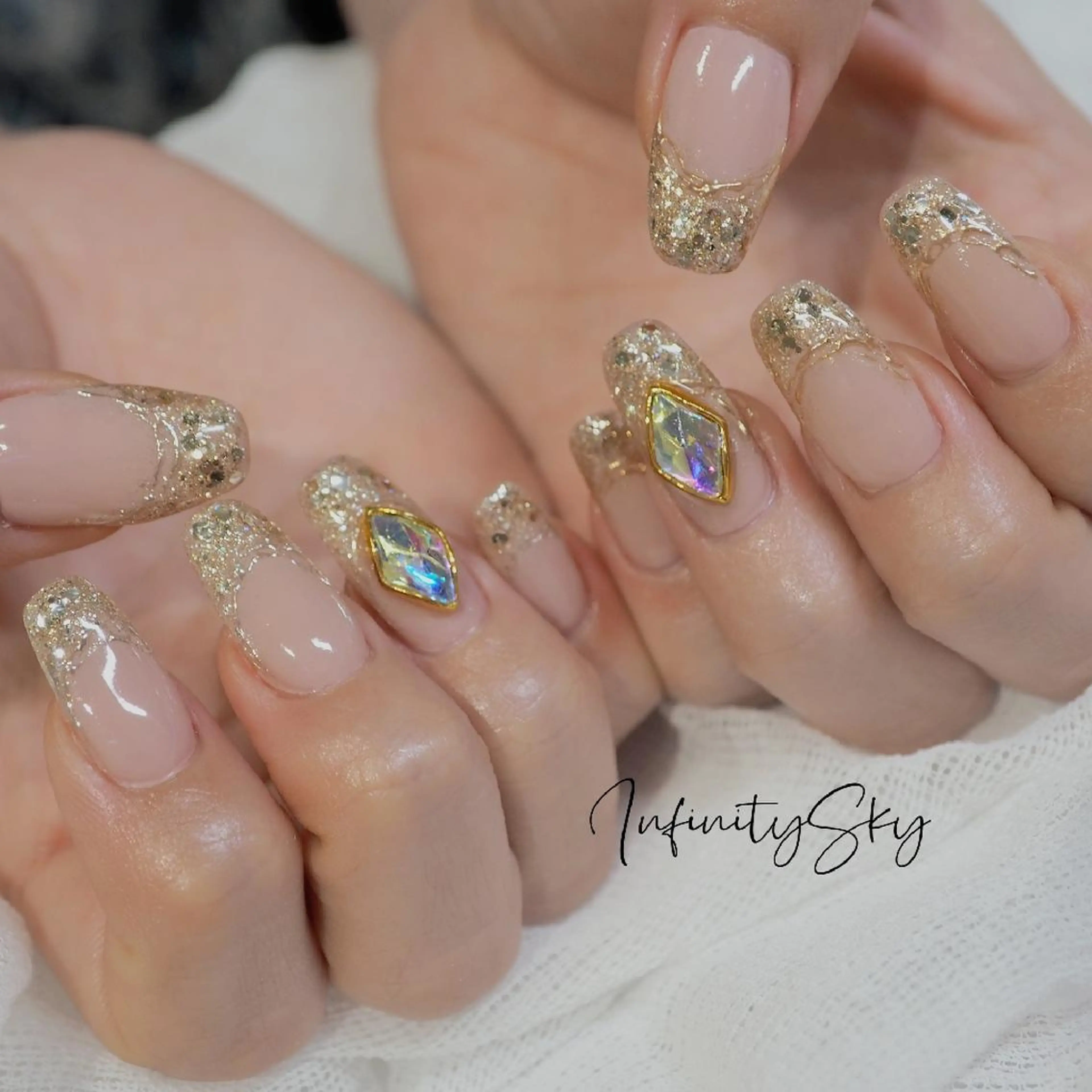 ネイル フレンチネイル キラキラネイル ハンドネイル infinity skyのネイルデザイン