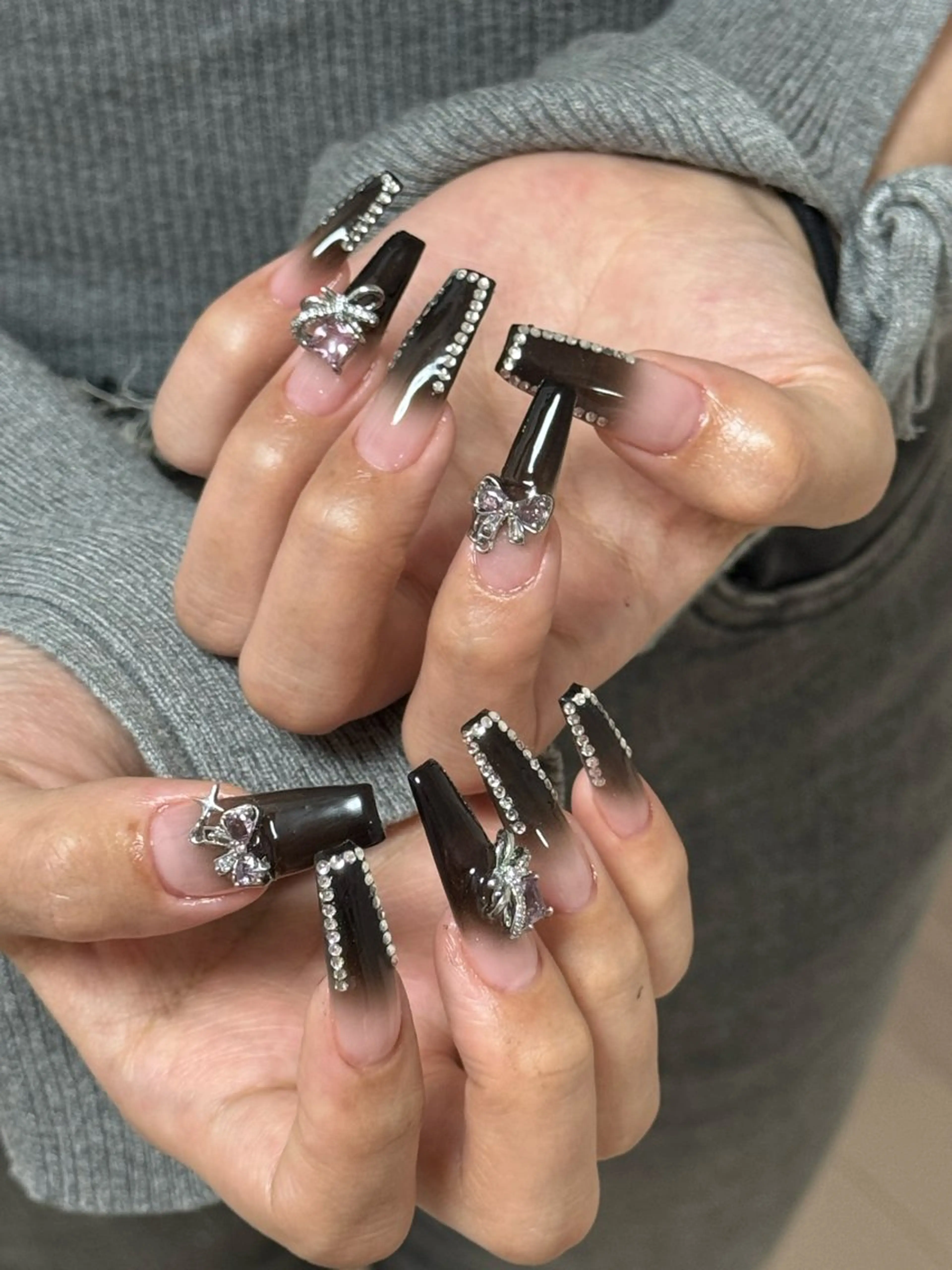 ネイル フレンチネイル グラデーション キラキラネイル 韓国ネイル マグネットネイル ハンドネイル 🎀🎀YooLi Nail Salonのネイルデザイン
