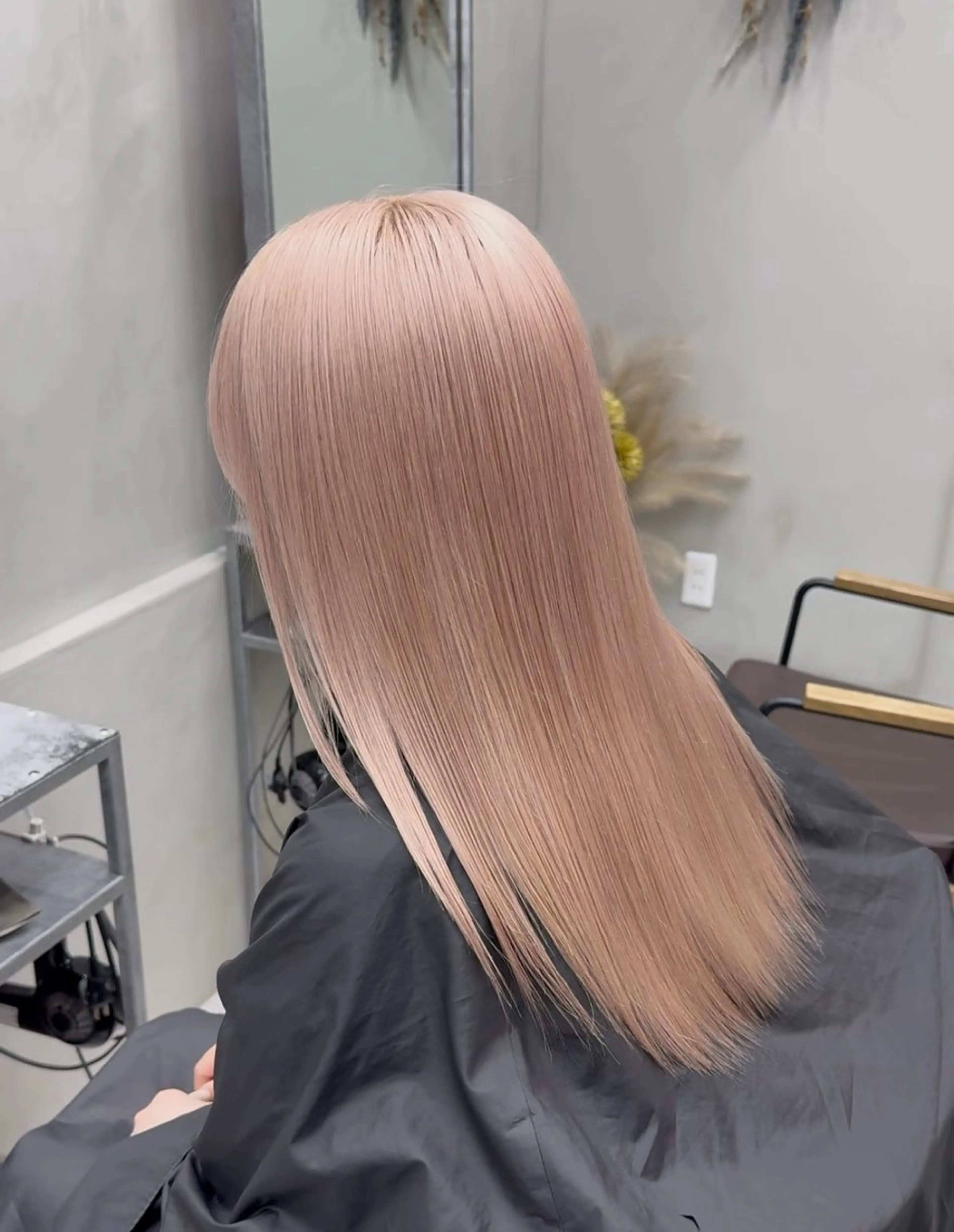 セミロング カラー lit 松井乃愛のヘアスタイル