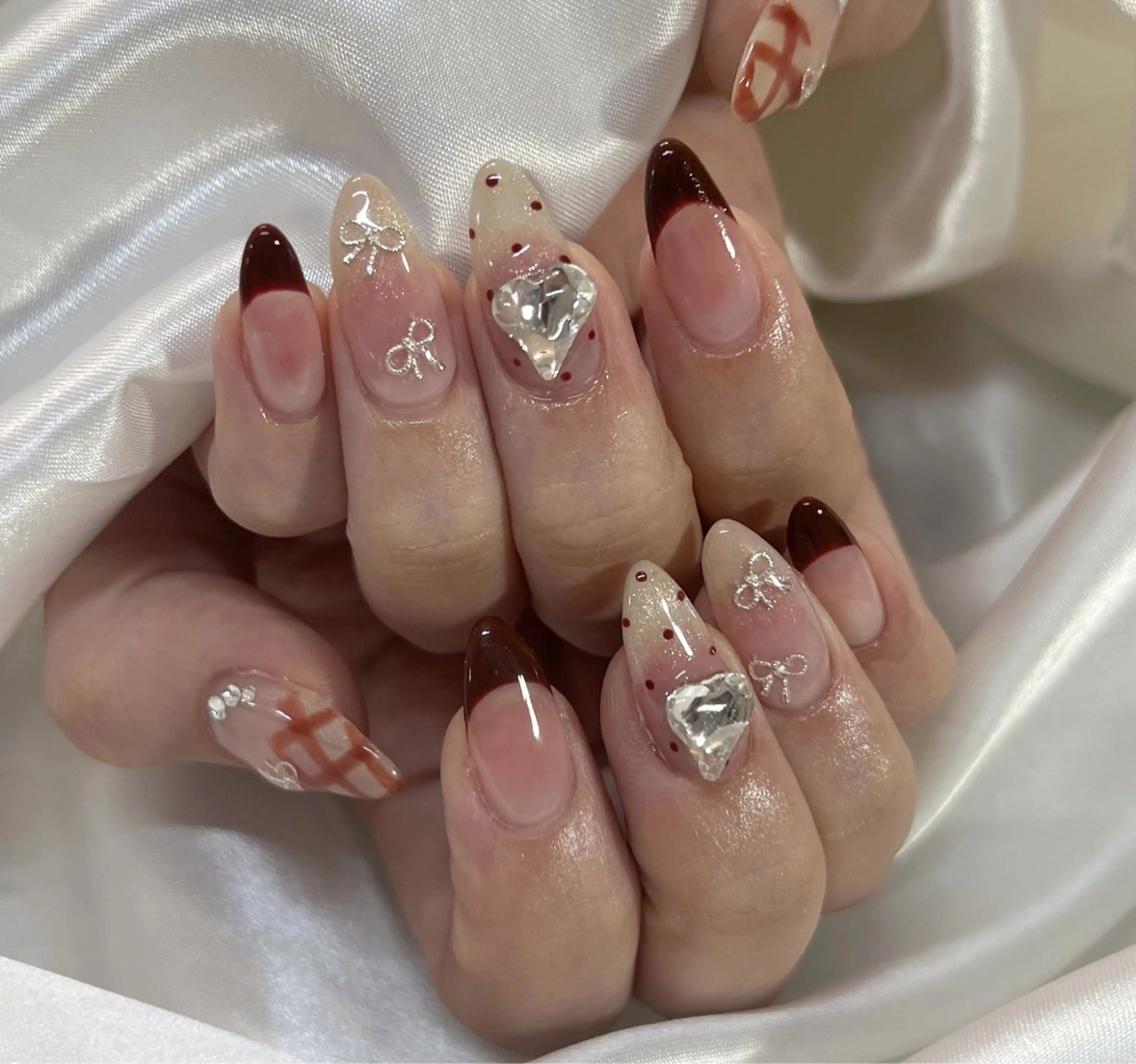 ネイル ジェルネイル キラキラネイル ロングネイル マグネットネイル ワンカラーネイル ハンドネイル Queeens nailのネイルデザイン