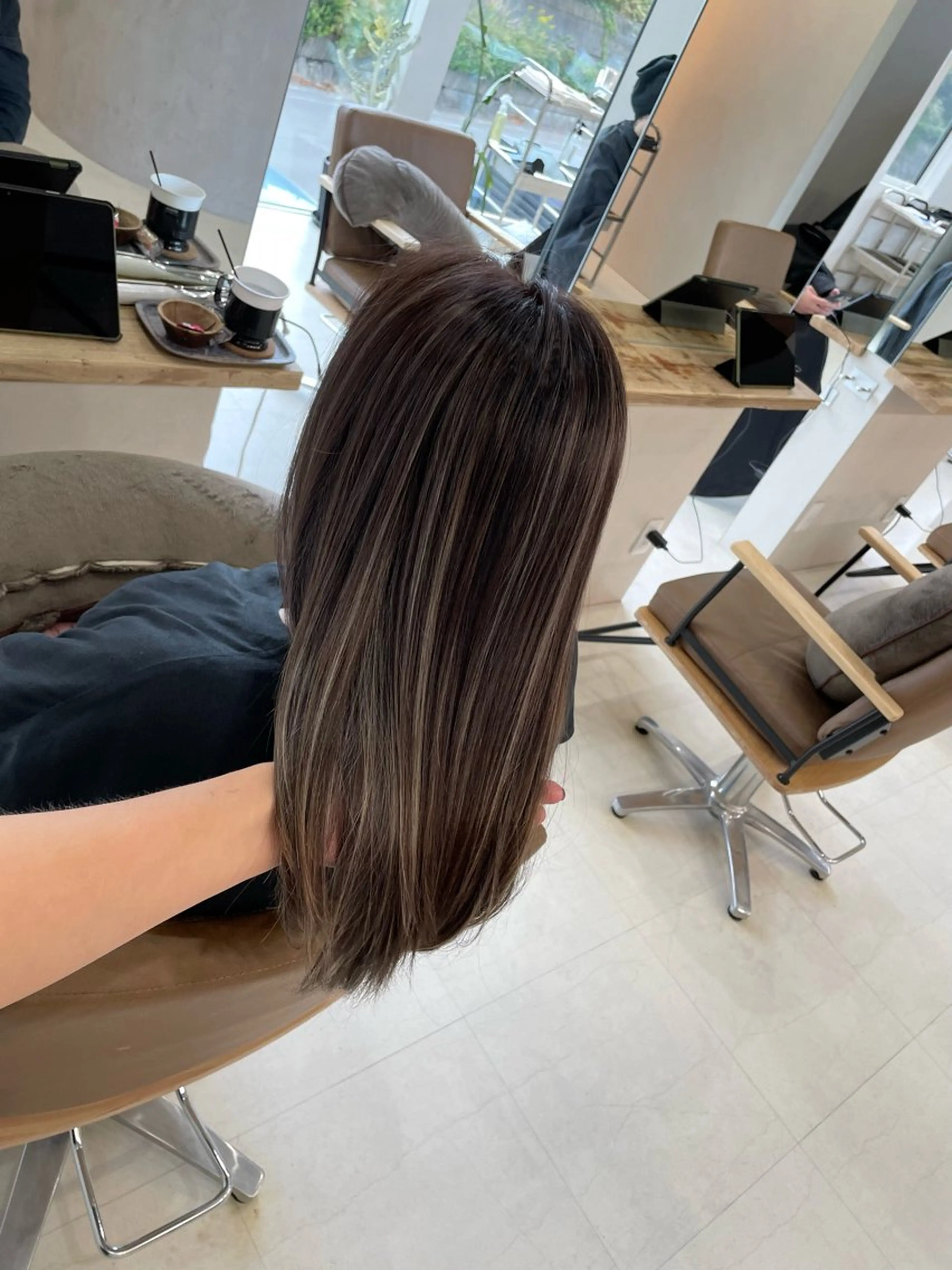 ロング ヘアカラー 鈴木 妃帆未のヘアスタイル