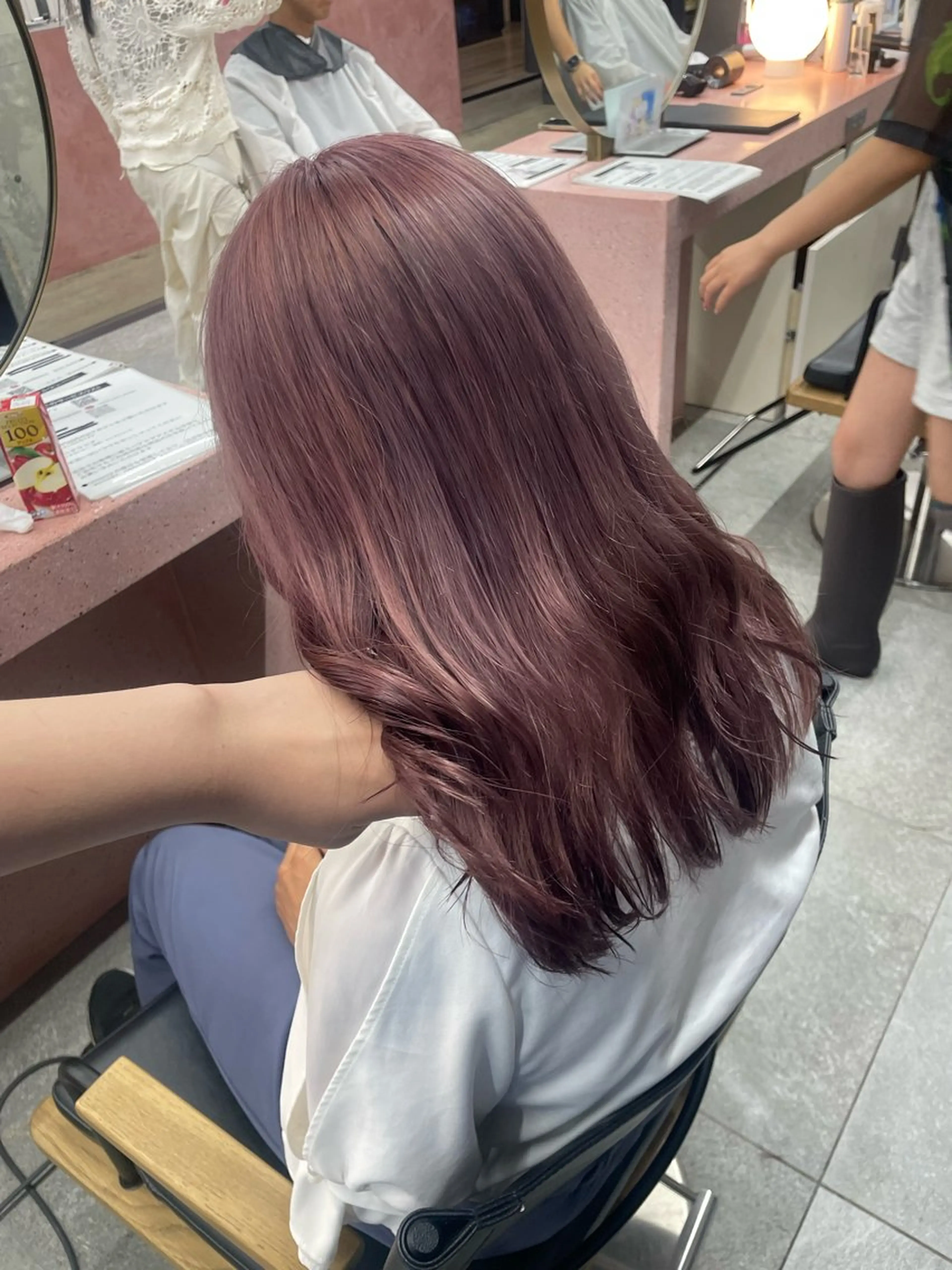 セミロング カット ヘアカラー 鈴木瑛里／ブロンド ベージュ／男女のヘアスタイル