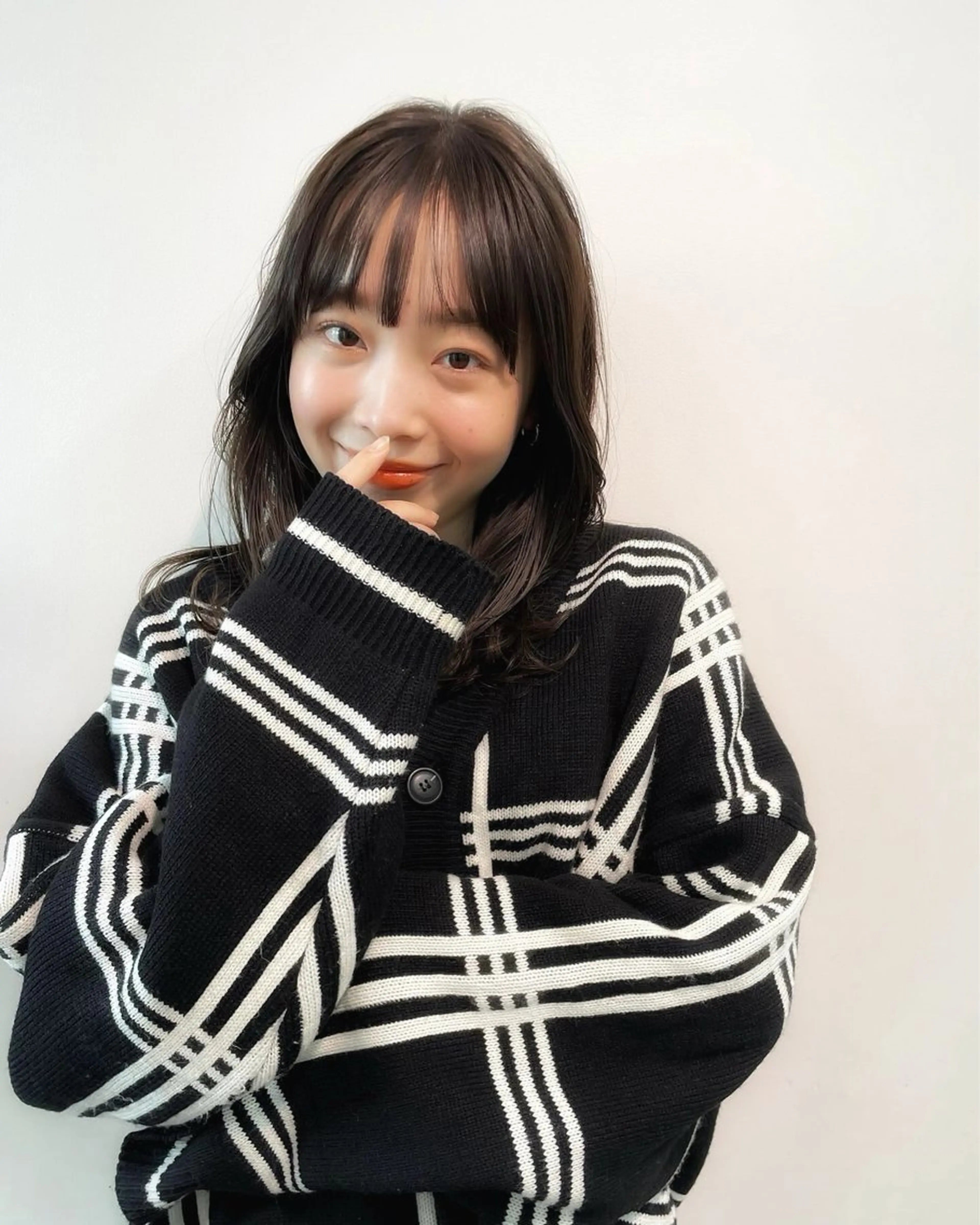 ミディアム カラー ベージュカラー オリーブベージュ くびれヘア ❤️ショートカット ・顔周りカット❤️のヘアスタイル