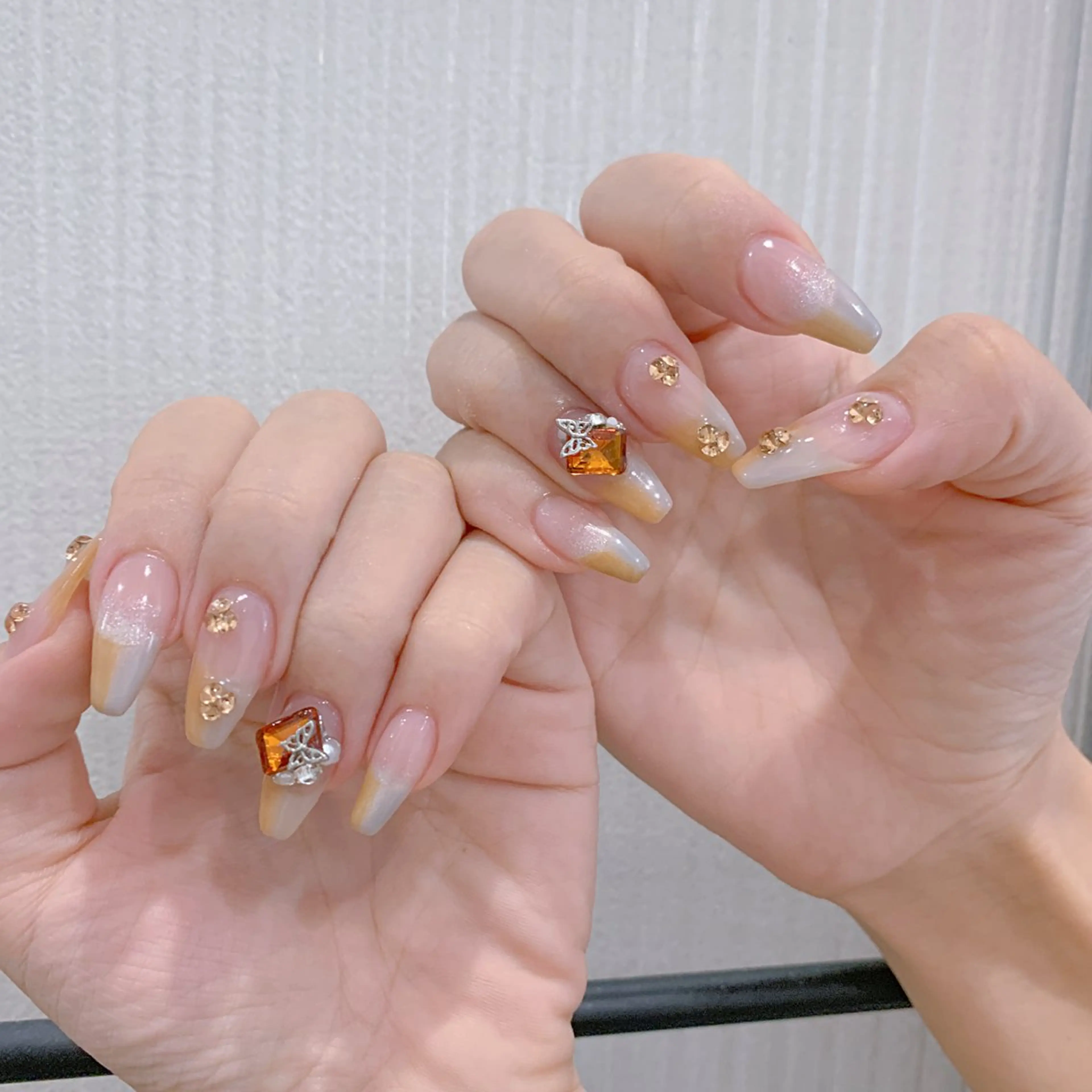 ネイル アートネイル フラッシュネイル フレンチネイル ガラスフレンチ グラデーション ハンドネイル M2 BEAUTY アユミのネイルデザイン