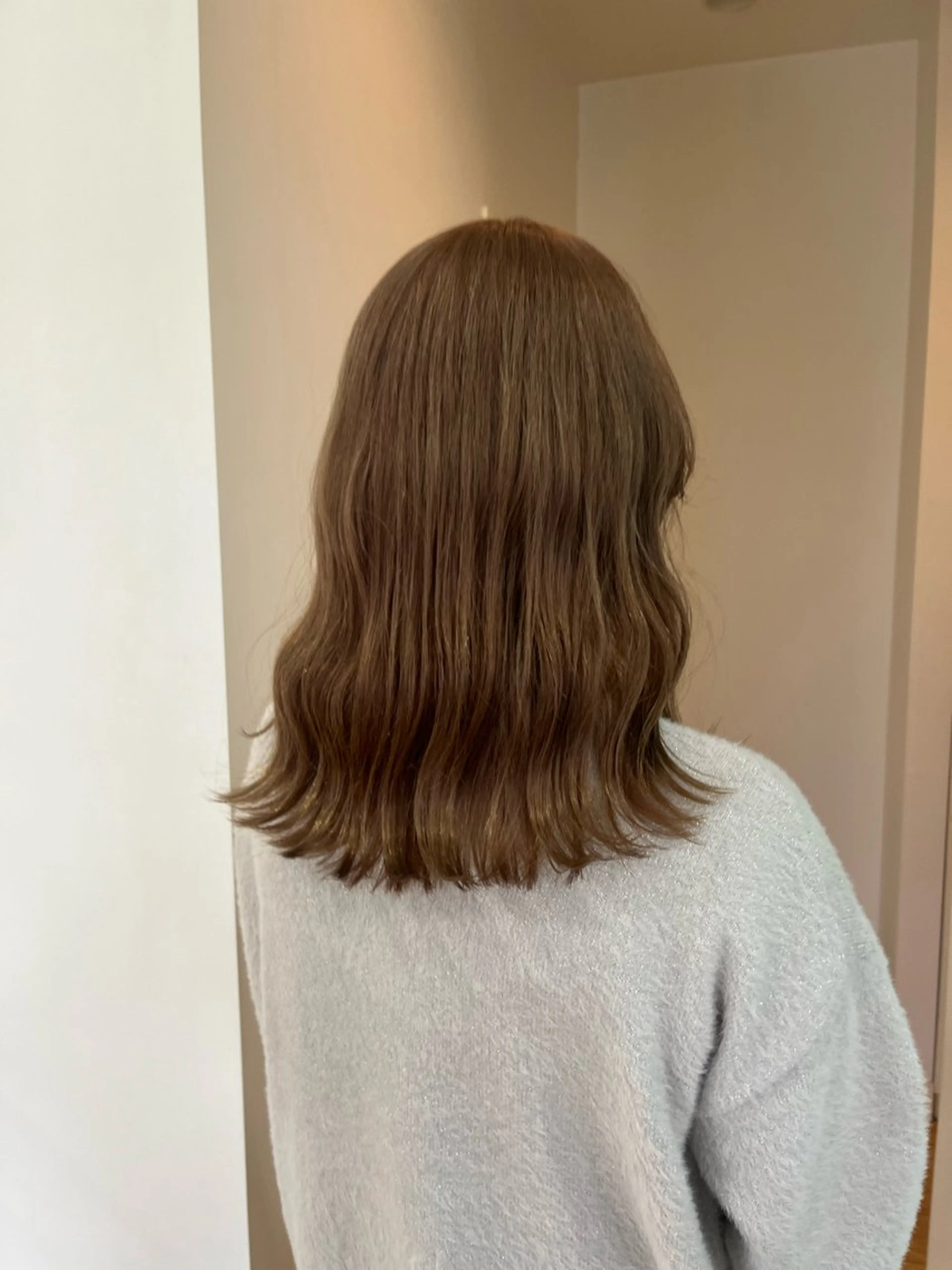 セミロング カラー ベージュカラー ダブルカラー カット ヘアカラー トリートメント 富永 美玖のヘアスタイル