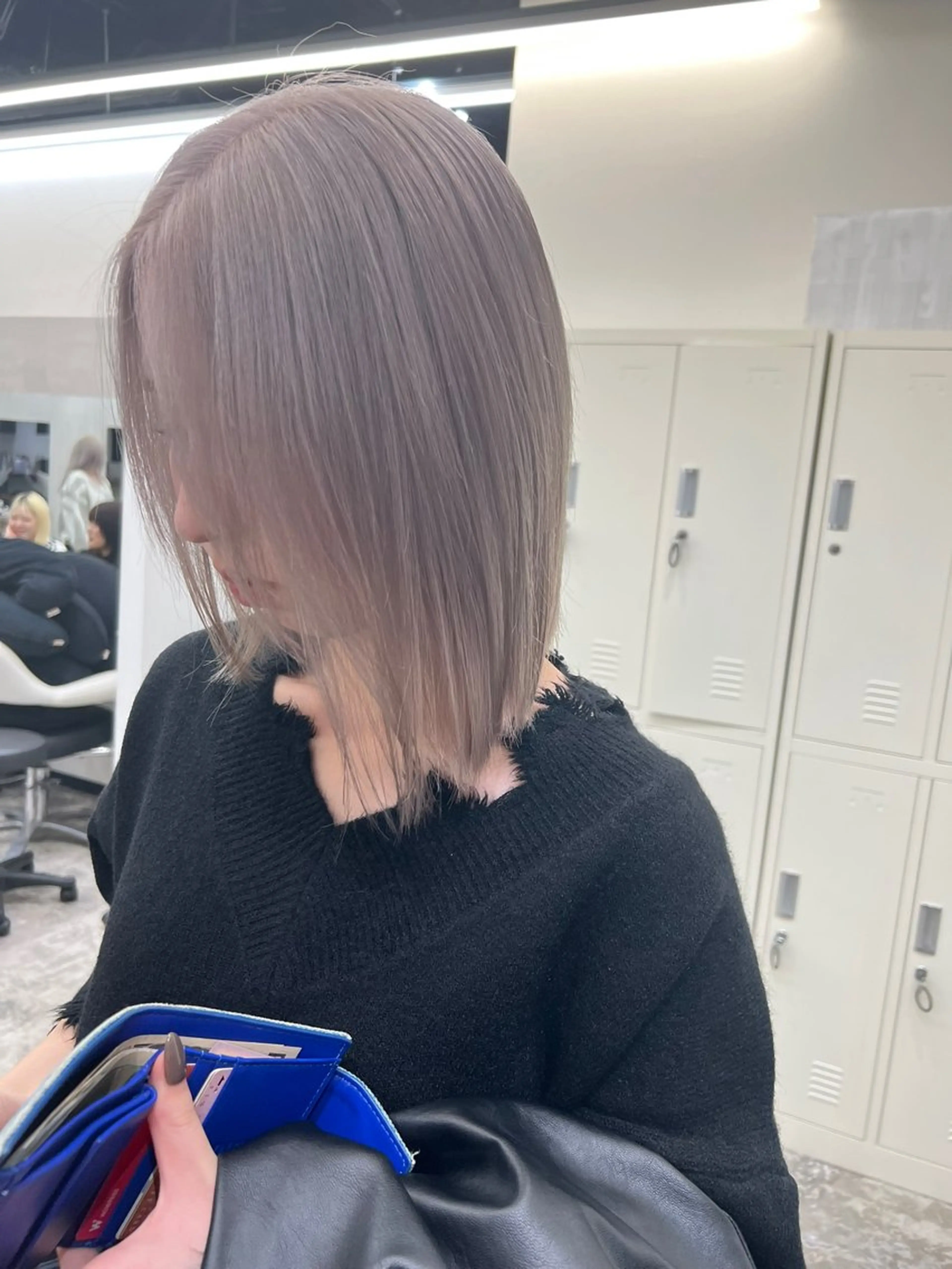 セミロング カラー ヘアカラー ハイトーンカラー🐬 えりかのヘアスタイル