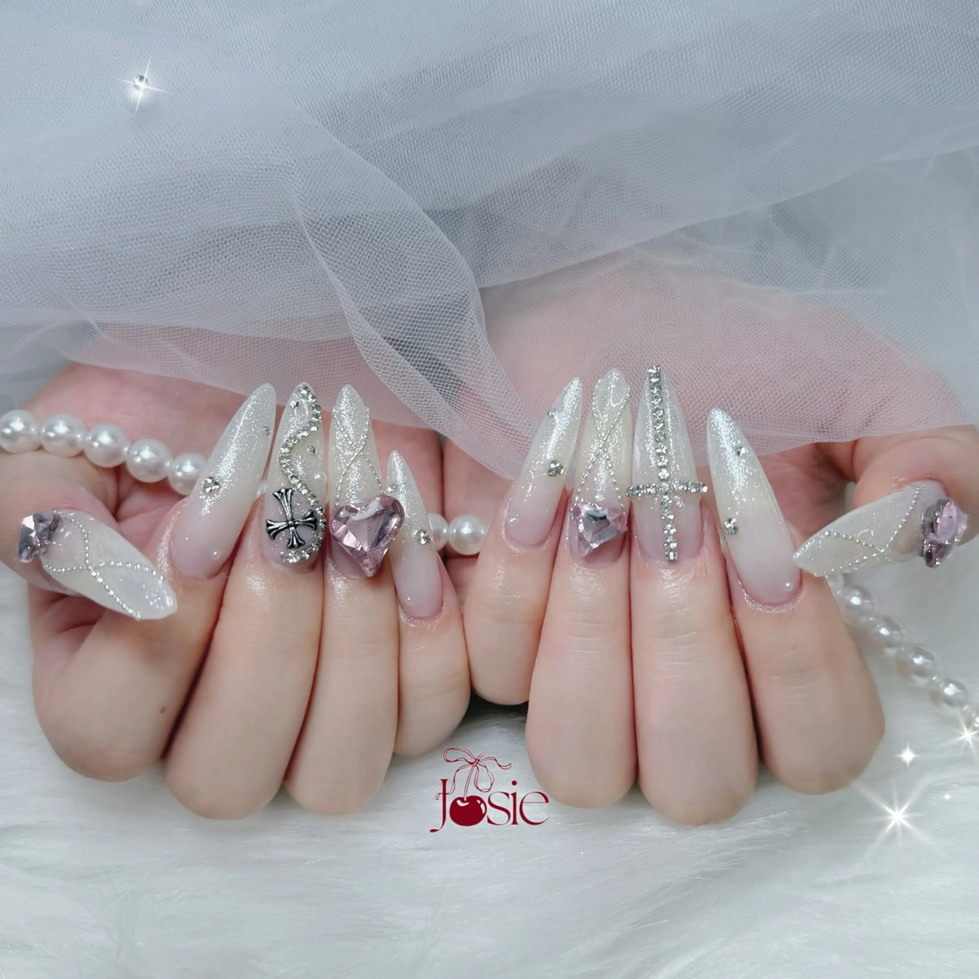 ネイル キラキラネイル 韓国ネイル ロングネイル ワンホンネイル ハンドネイル Josie nail salonのネイルデザイン