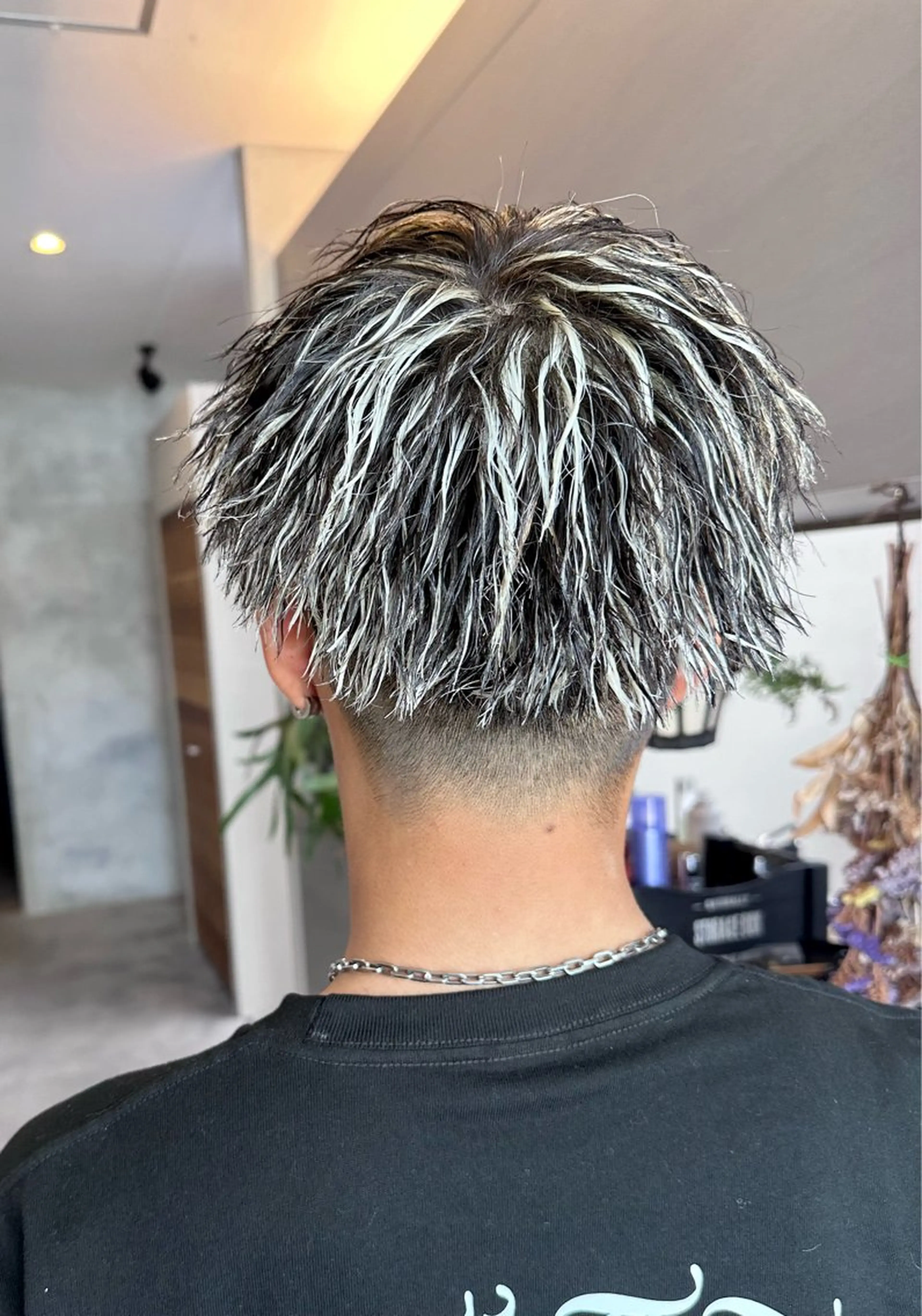 セミロング カラー パーマ メンズ メンズハイライト メンズパーマ メンズツイストパーマ セミロングパーマ ハイライトカラー メンズ専門美容師 RIOのヘアスタイル