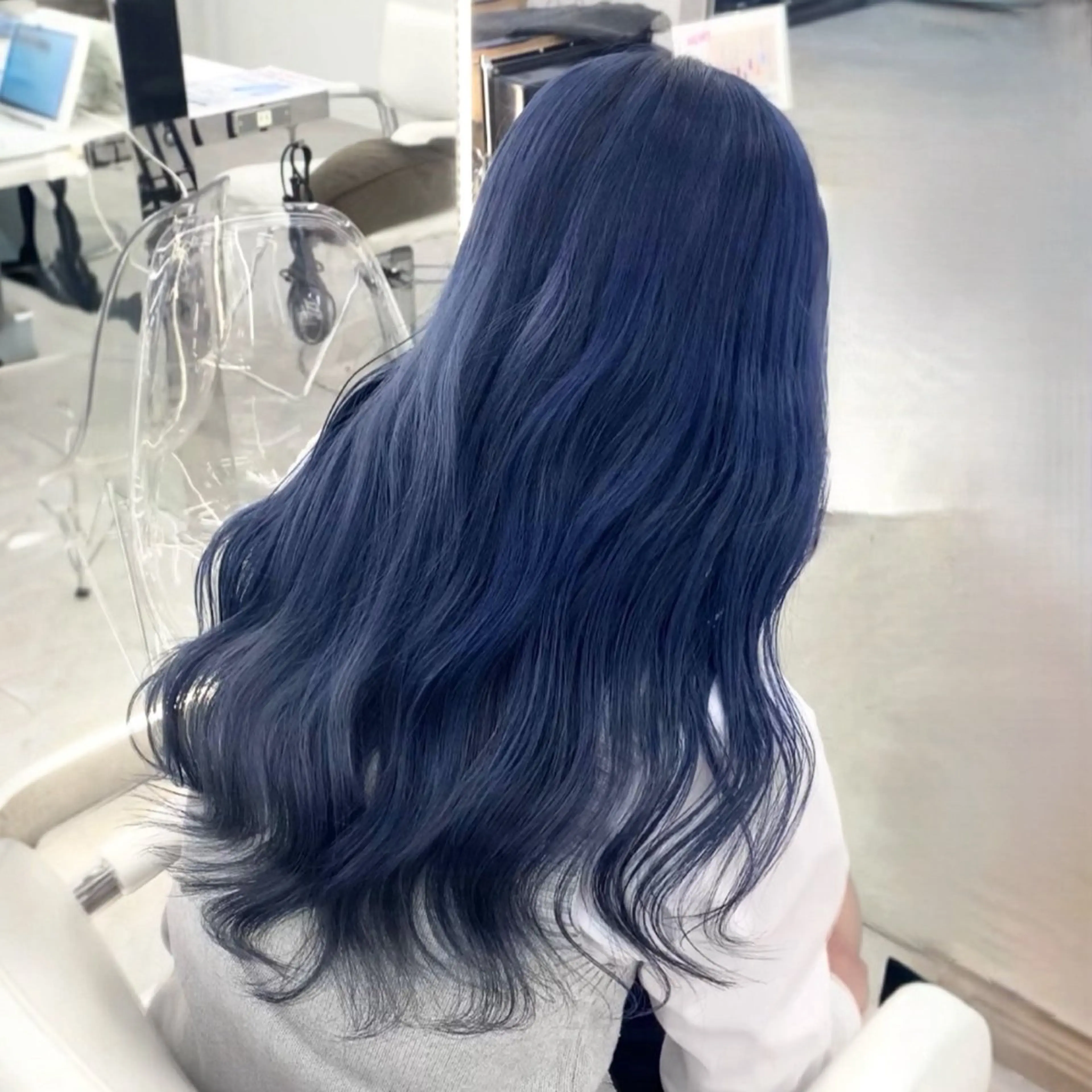 ロング カラー 黒髪 ブリーチ ブルーカラー ブルーブラック 🇰🇷韓国ヘア🎀 レイヤー🤍MOEのヘアスタイル