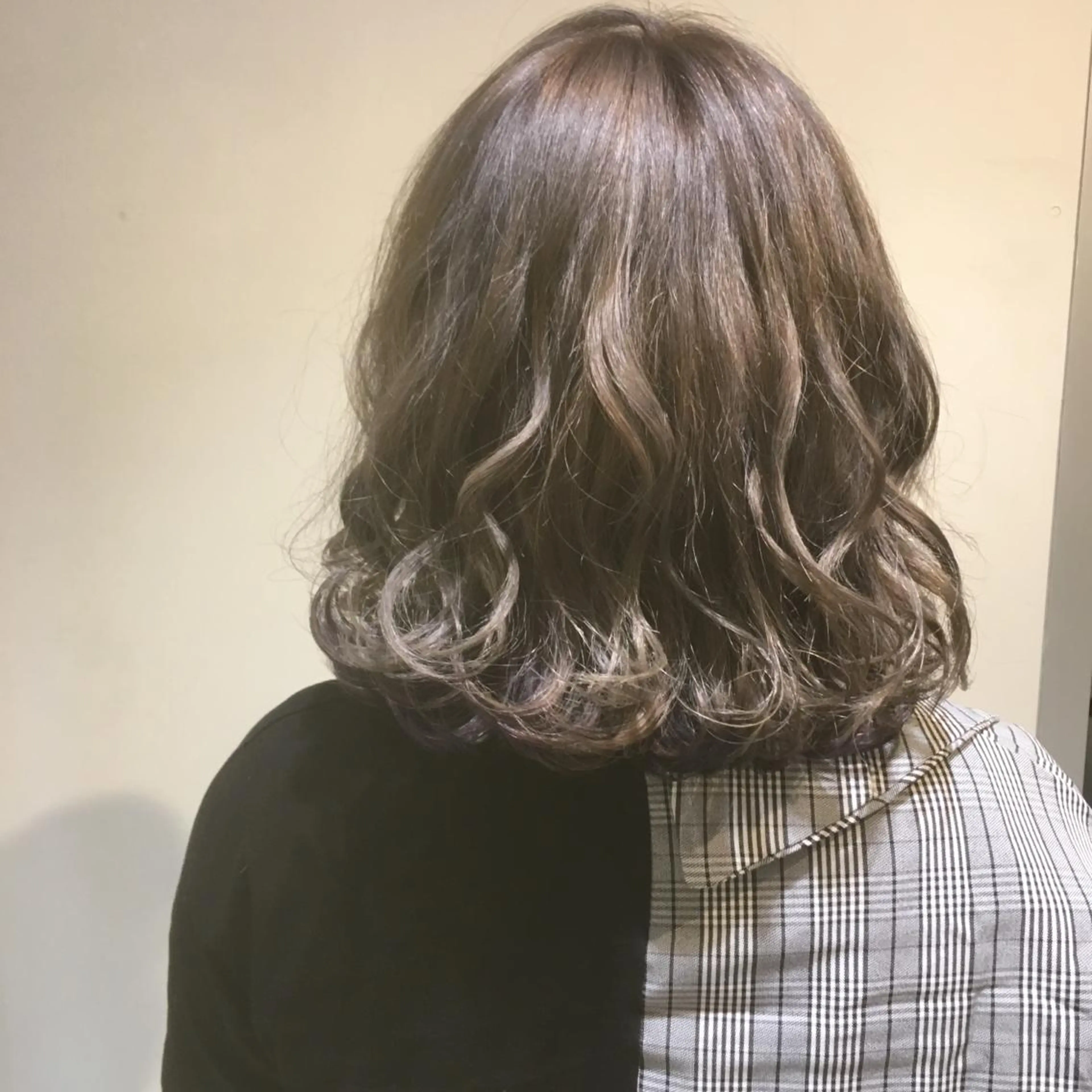 ミディアム カット ヘアカラー トリートメント しのはら まどかのヘアスタイル