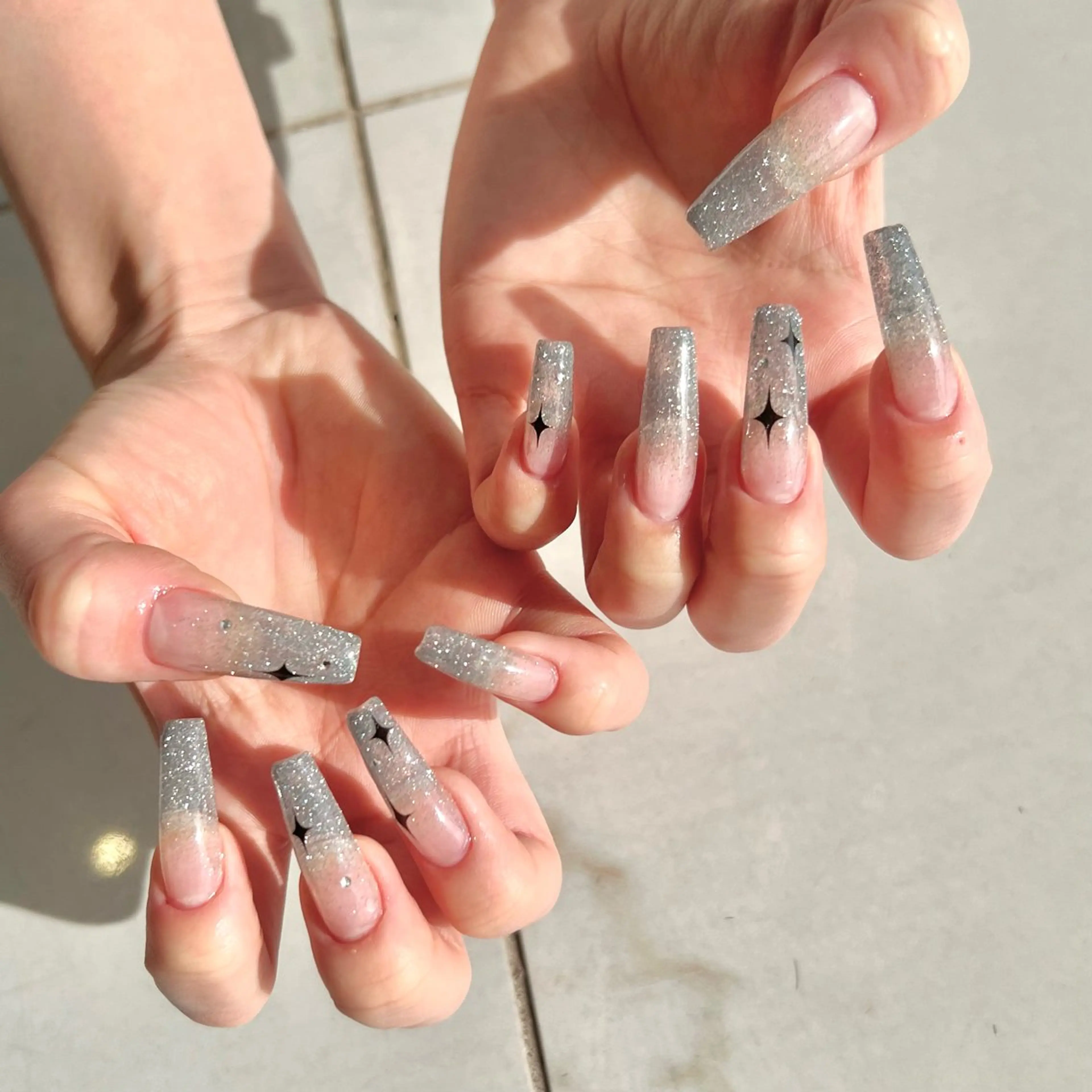 ネイル フラッシュネイル キラキラネイル ロングネイル ハンドネイル GRANDEUR焼津 Nana🦖のネイルデザイン