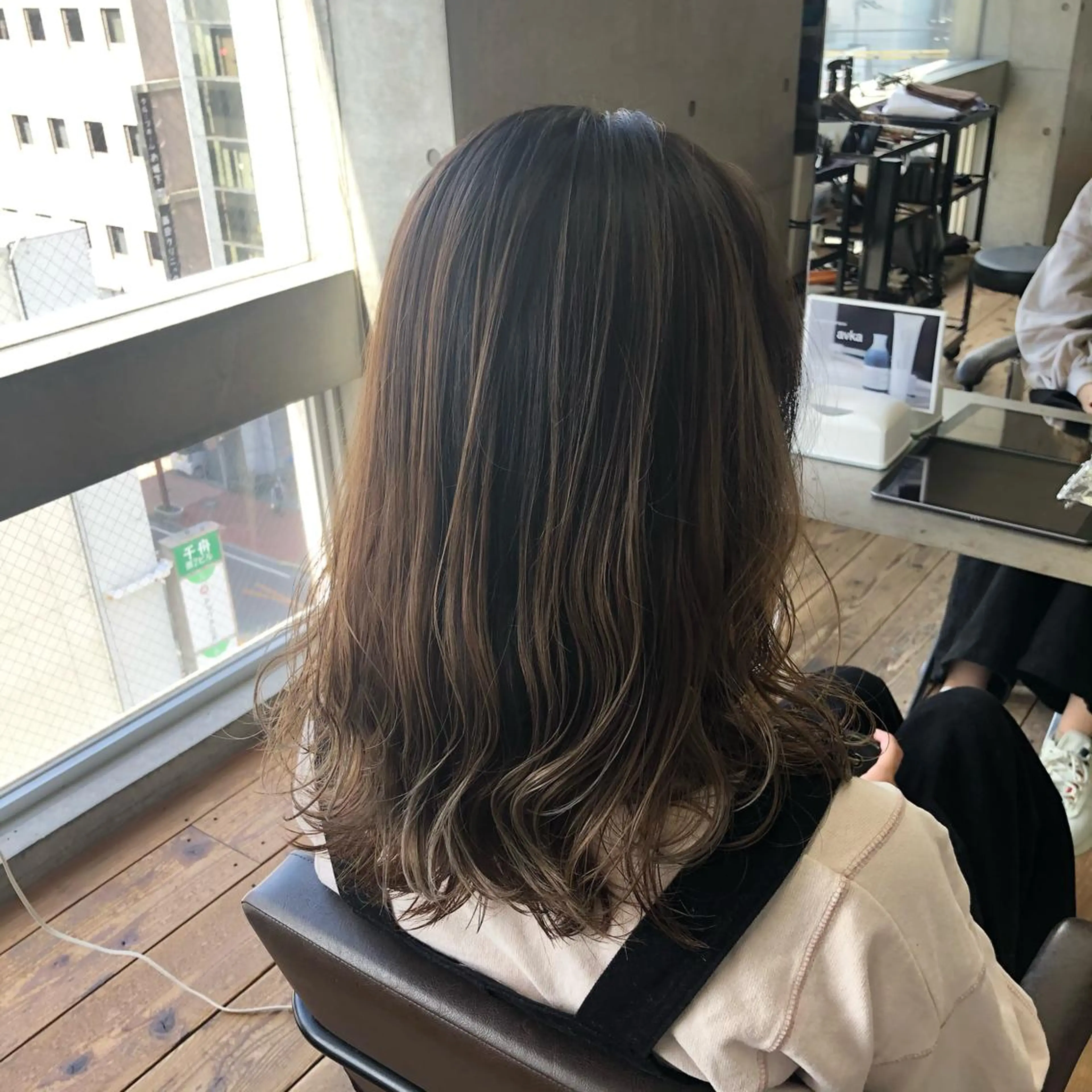 ショート カラー バレイヤージュ グレージュ レイヤーカット nagisa /縮毛矯正のヘアスタイル