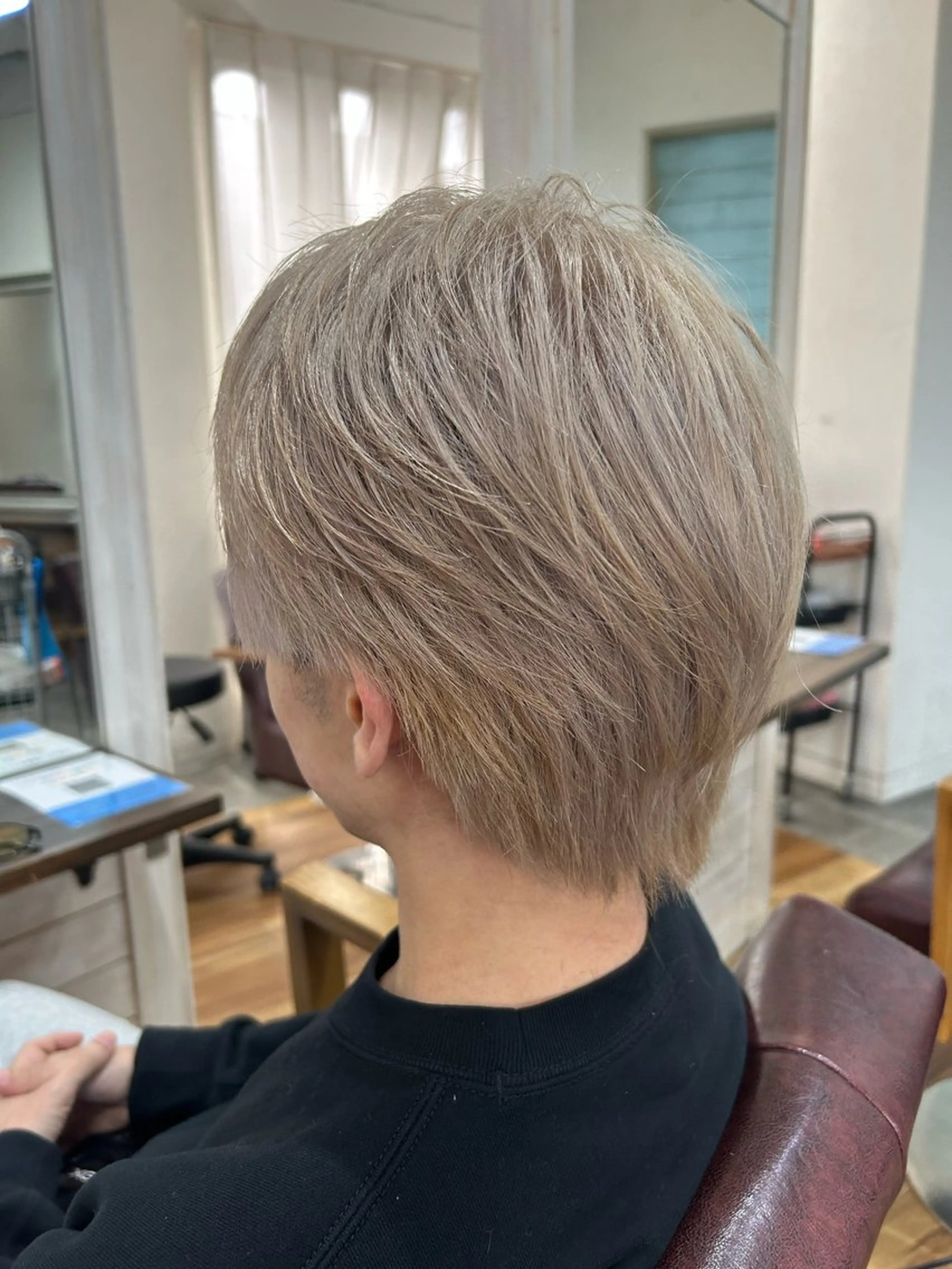 ショート カラー メンズ メンズブリーチ ベージュカラー ブリーチ 透明感カラー ミルクティーベージュ カット ヘアカラー メンズパーマ 艶髪☆店長☆有馬のヘアスタイル